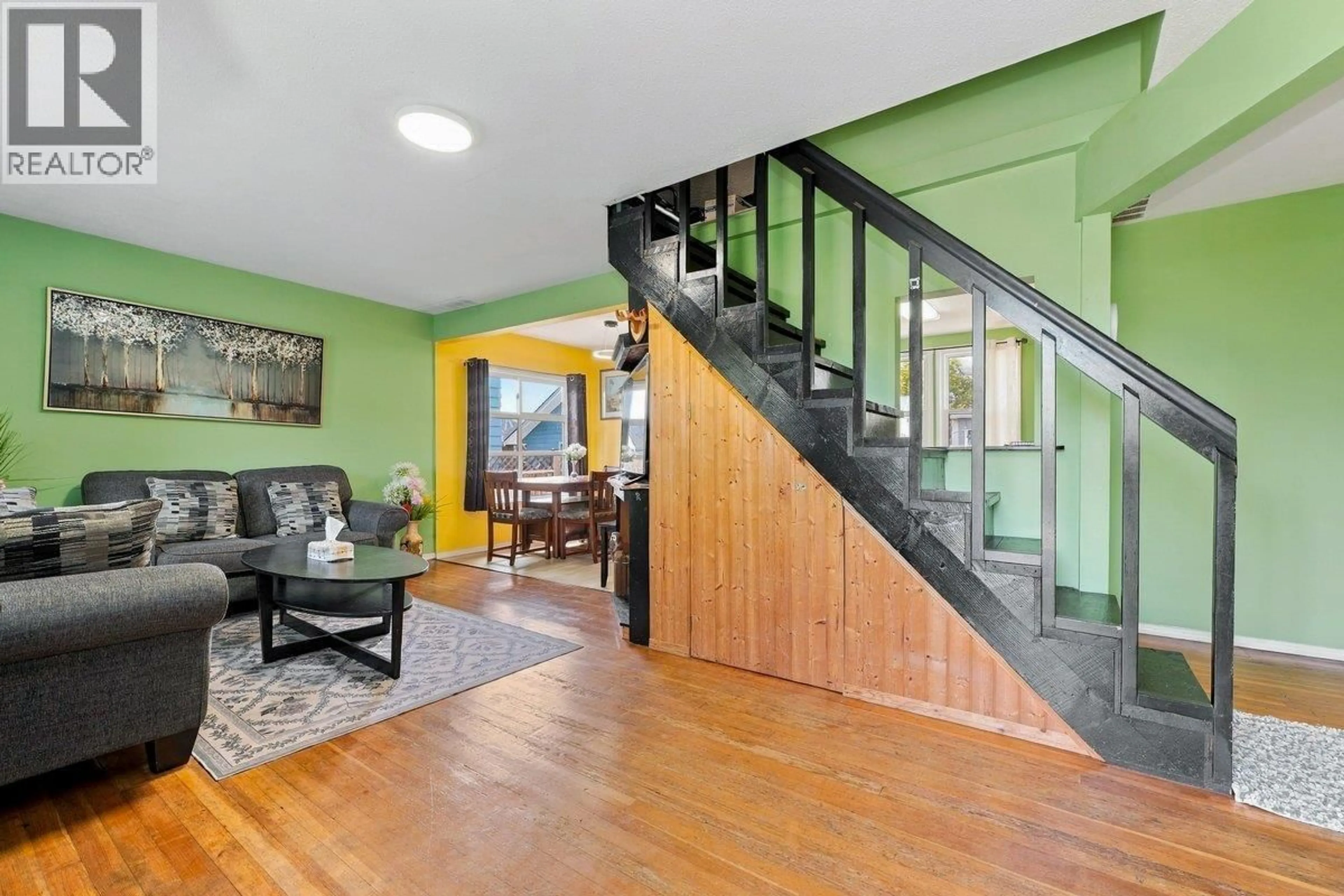 Indoor foyer for 211 DOUGLAS CRESCENT, Richmond British Columbia V7B1E4