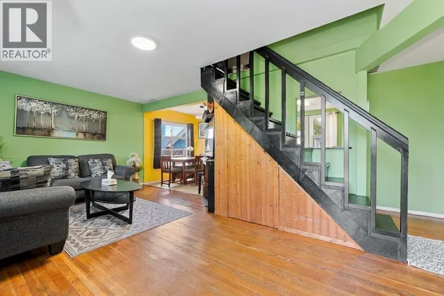 211 DOUGLAS CRESCENT, Richmond 4