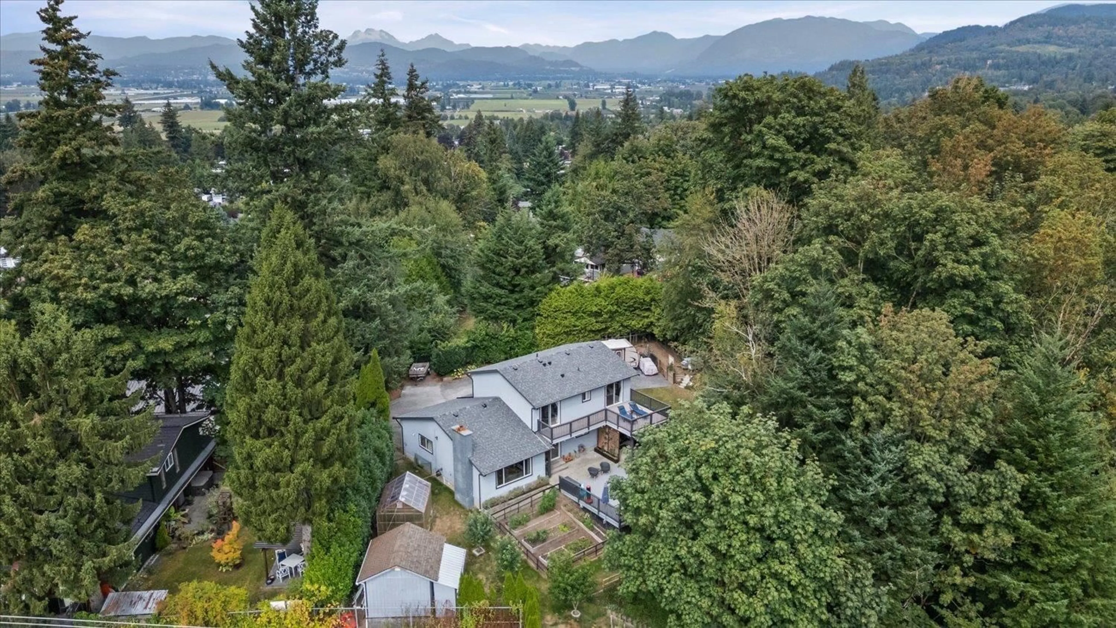 A pic from outside/outdoor area/front of a property/back of a property/a pic from drone, mountain view for 3216 SADDLE STREET, Abbotsford British Columbia V2S4X3