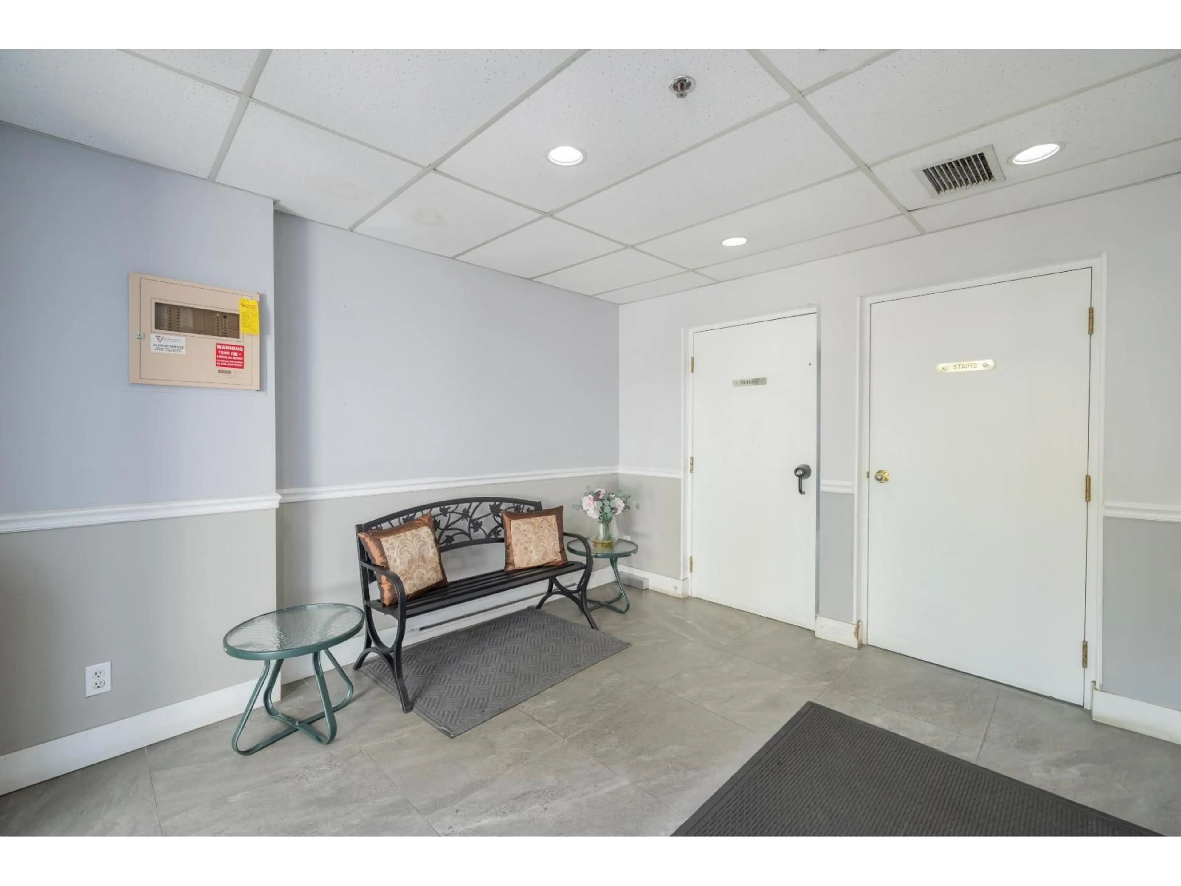 Indoor foyer for 204 - 20350 54 AVENUE, Langley British Columbia V3A8J4