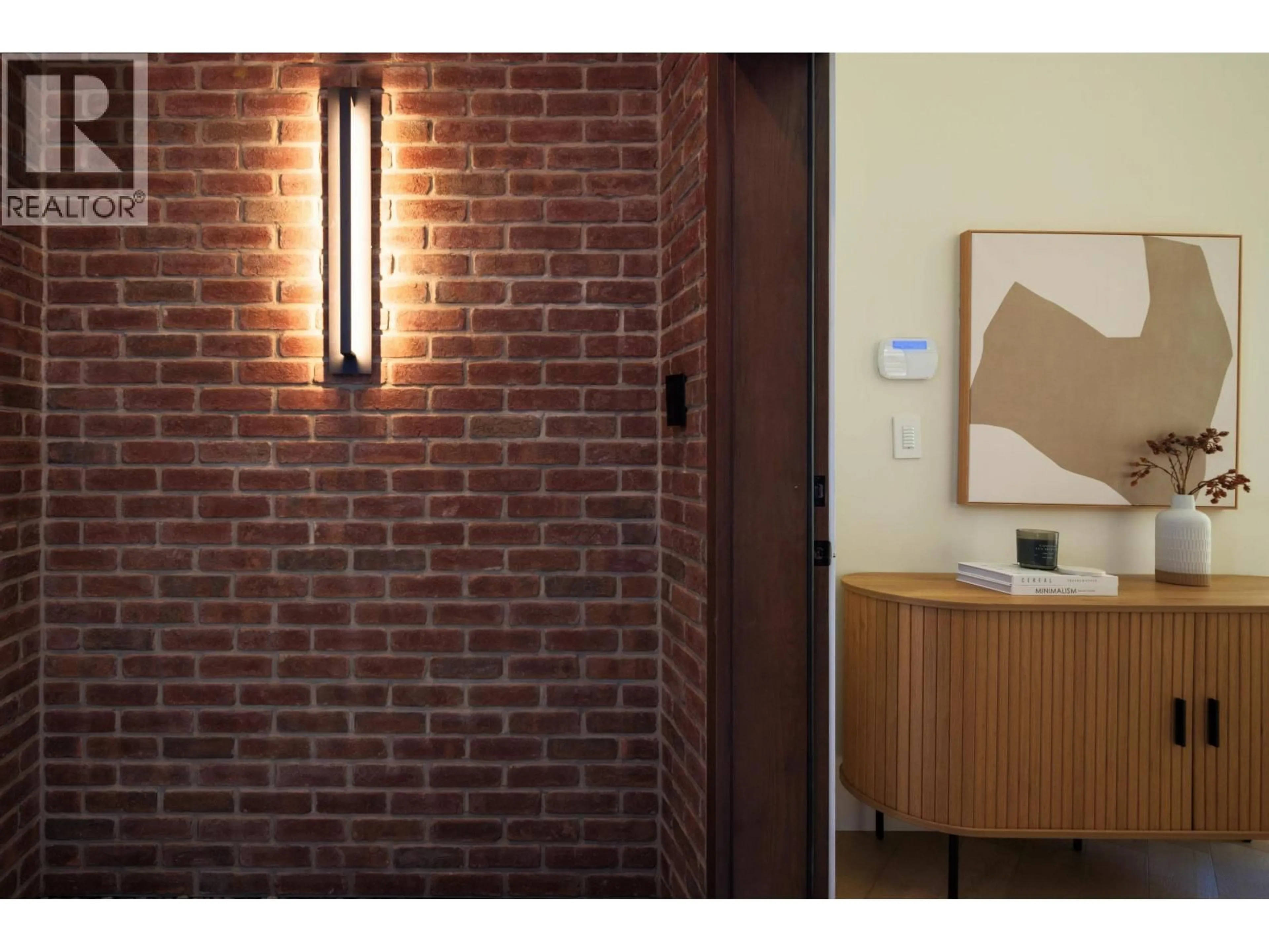 Indoor entryway for 2 - 258 19 AVENUE, Vancouver British Columbia V5V1J2