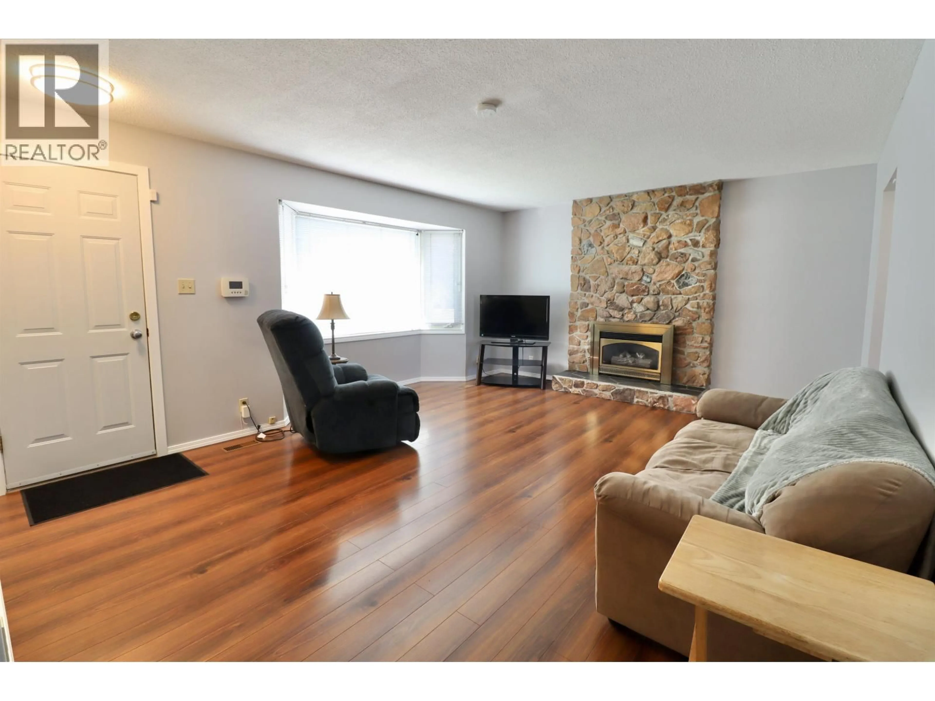 Living room with furniture, wood/laminate floor for 230 WILSON CRESCENT, Prince George British Columbia V2L4P7
