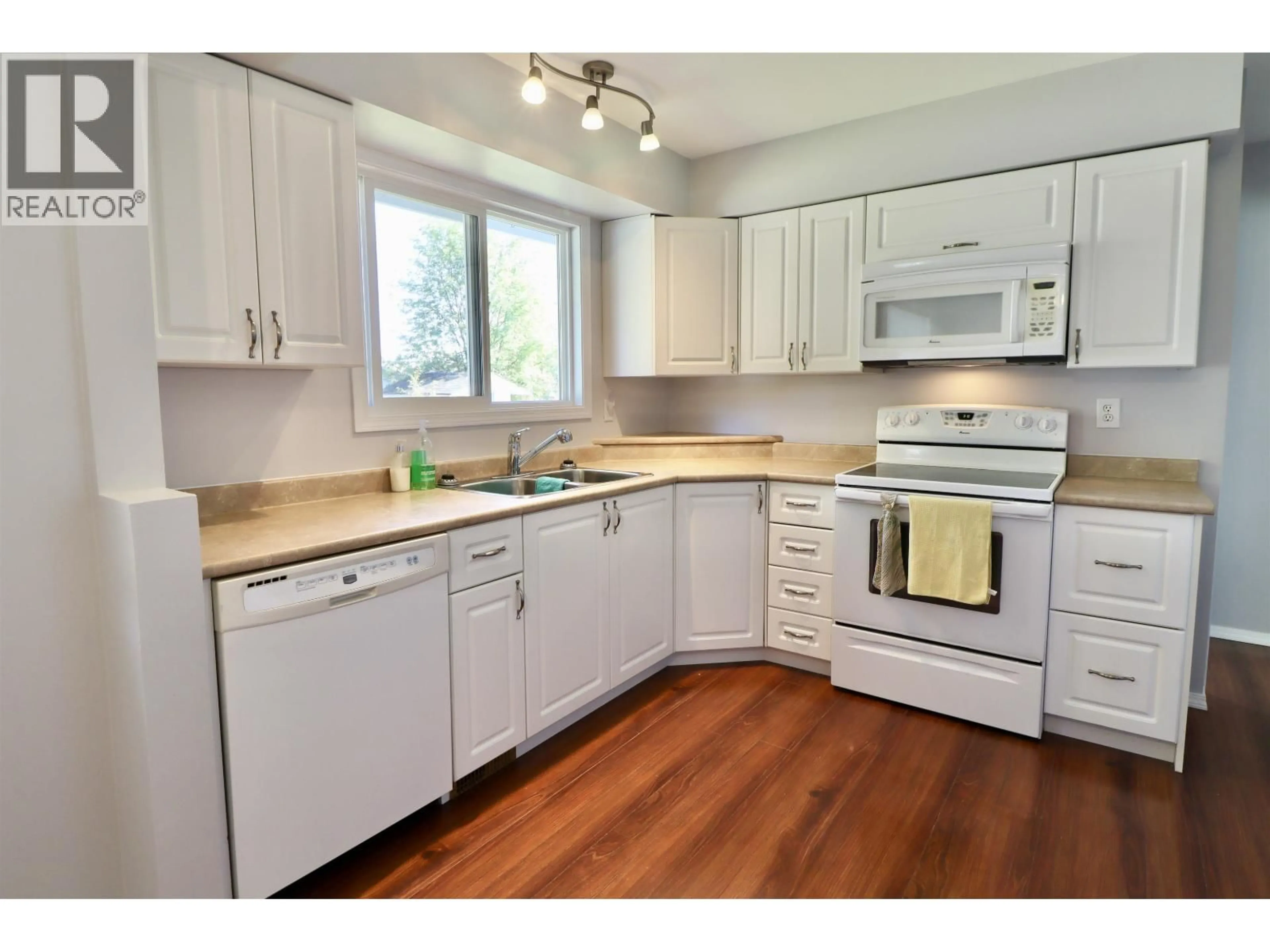 Standard kitchen, wood/laminate floor for 230 WILSON CRESCENT, Prince George British Columbia V2L4P7
