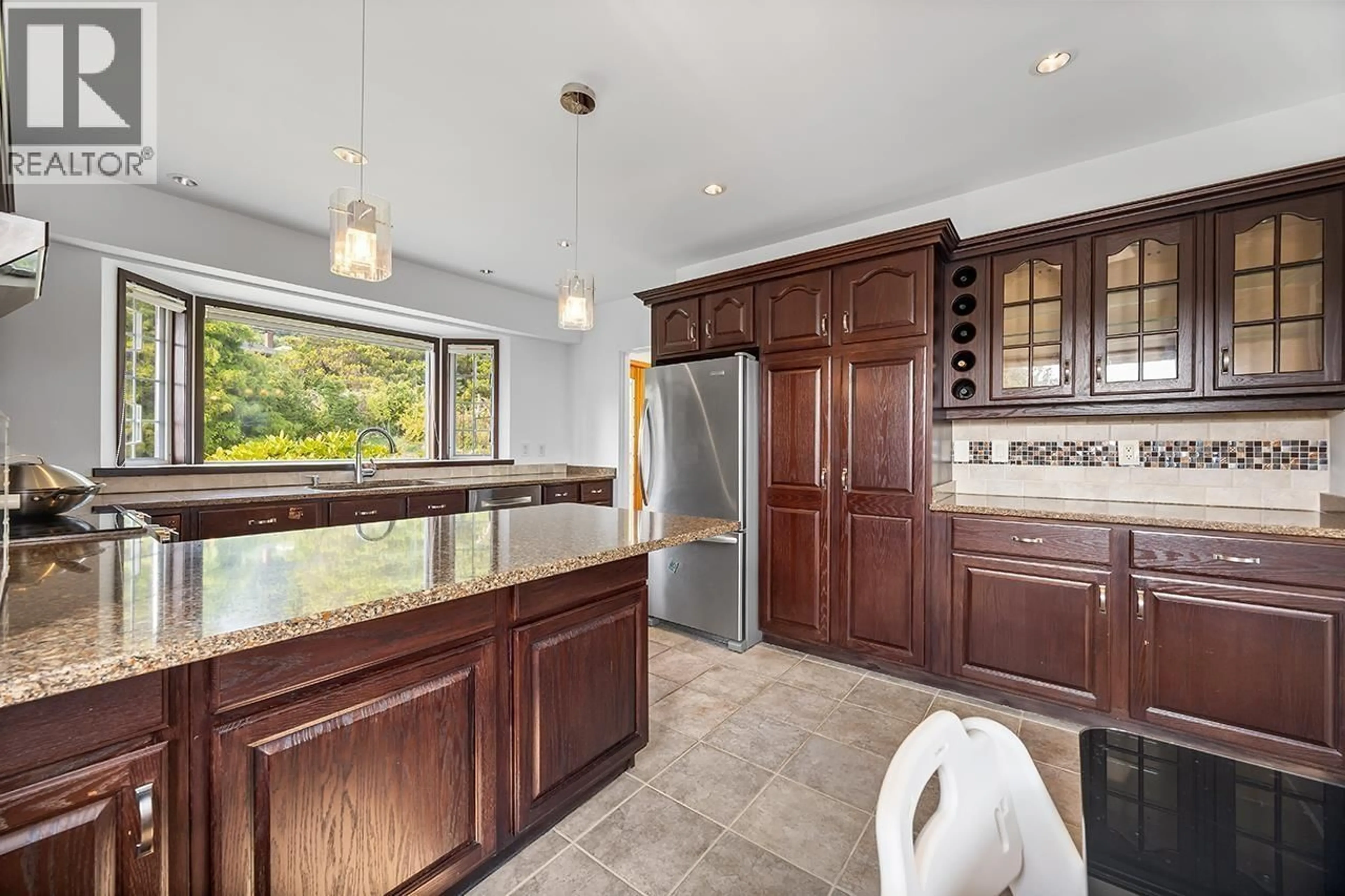 Open concept kitchen, ceramic/tile floor for 96 BONNYMUIR DRIVE, West Vancouver British Columbia V7S1L2