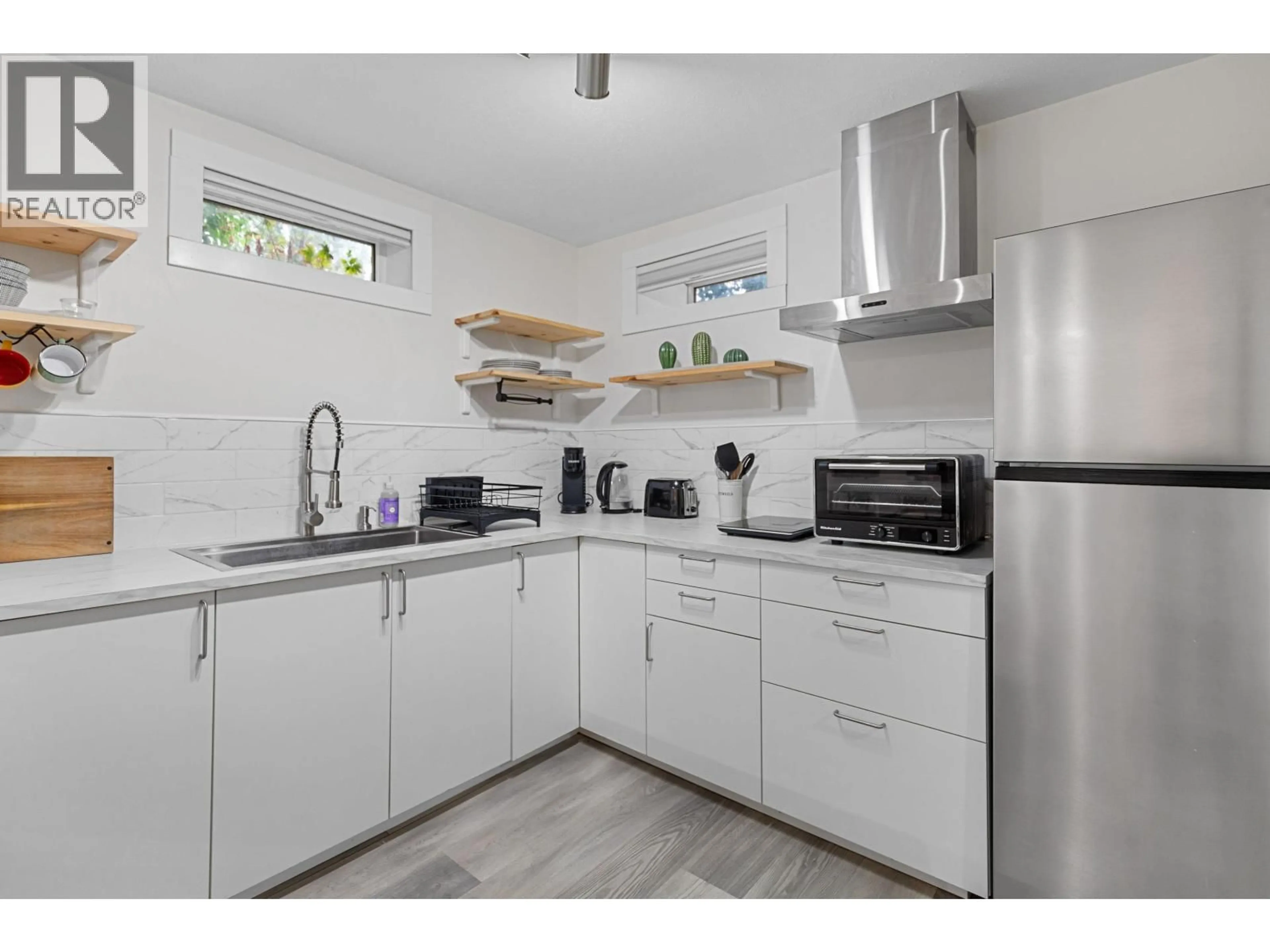 Standard kitchen, unknown for 962 EWERT STREET, Prince George British Columbia V2M2N9