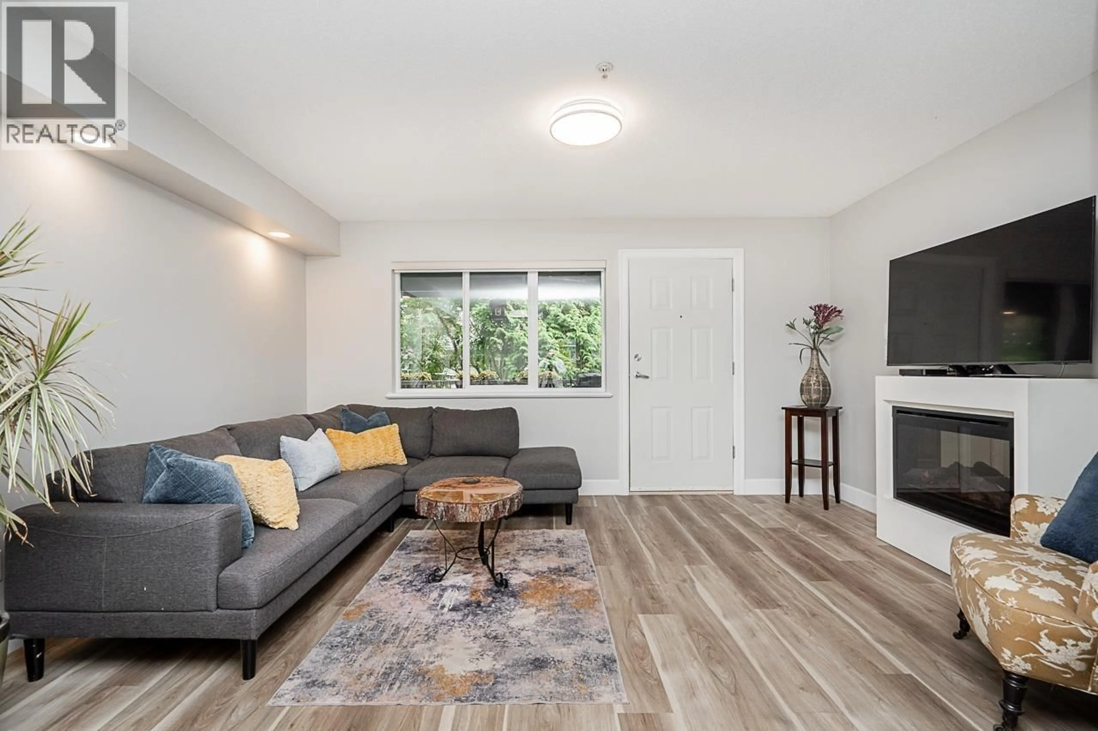 Living room with furniture, wood/laminate floor for 40 - 1268 RIVERSIDE DRIVE DRIVE, Port Coquitlam British Columbia V3B0A8