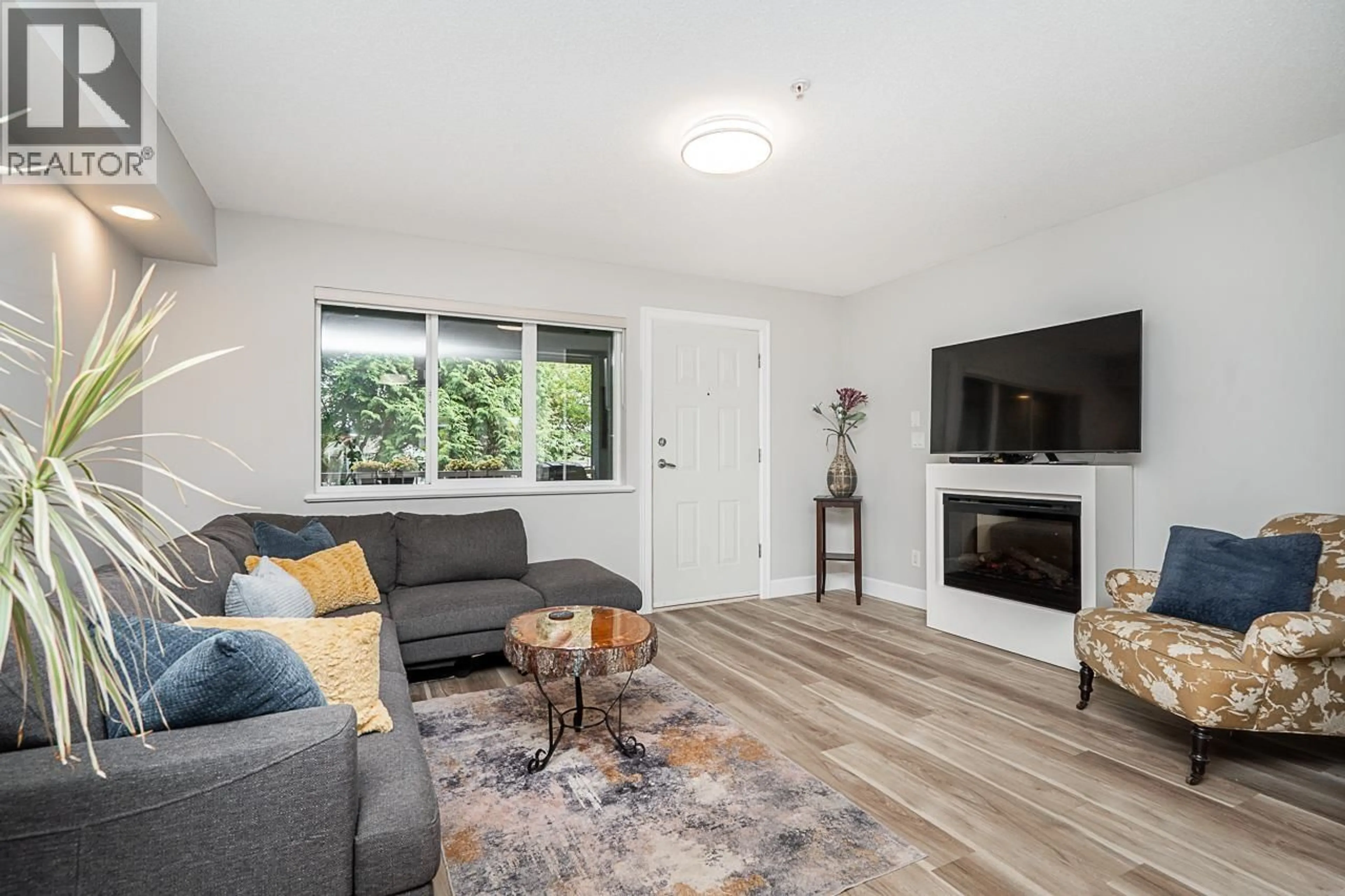 Living room with furniture, unknown for 40 - 1268 RIVERSIDE DRIVE DRIVE, Port Coquitlam British Columbia V3B0A8