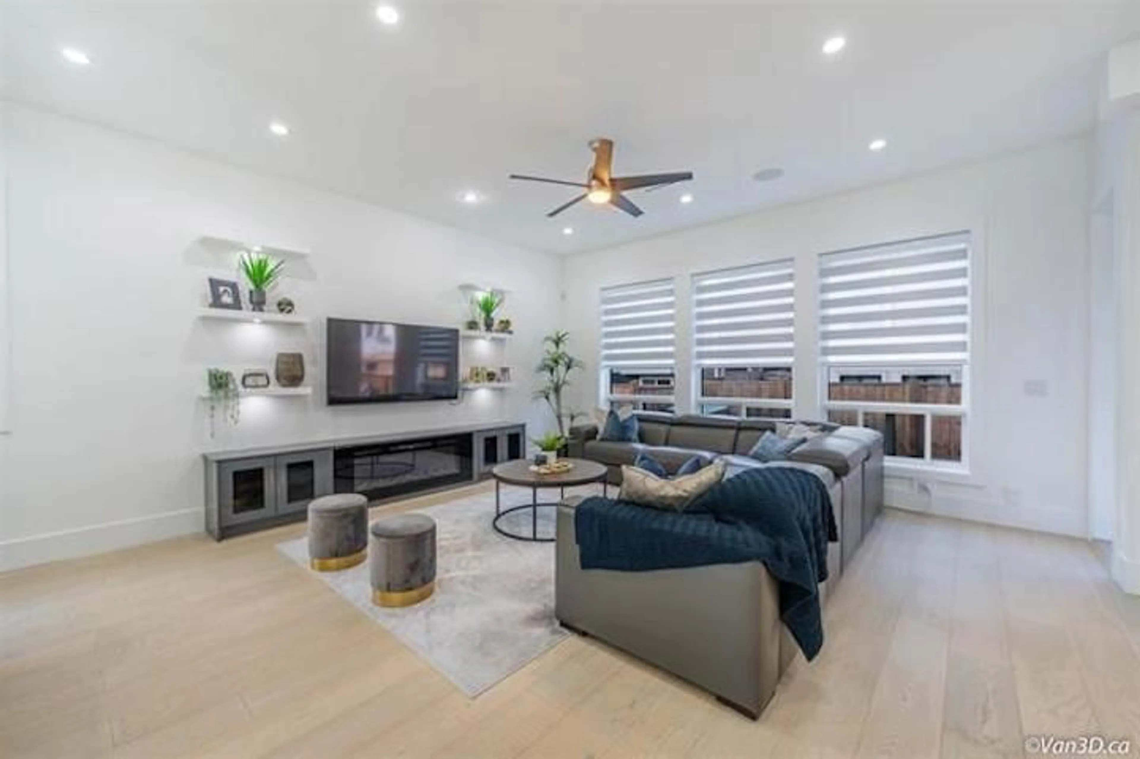 Living room with furniture, unknown for 16759 18 AVENUE, Surrey British Columbia V3Z9X5