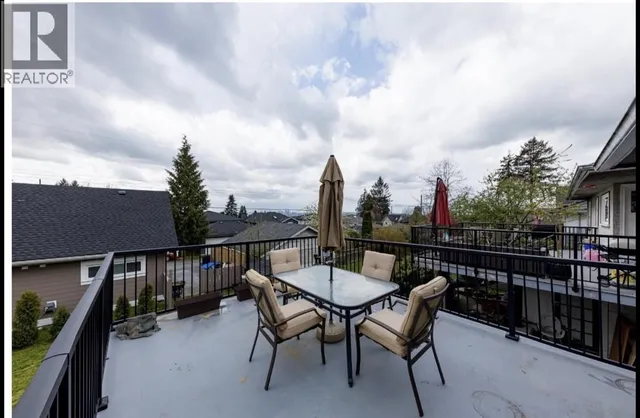 235 27TH STREET, North Vancouver 3