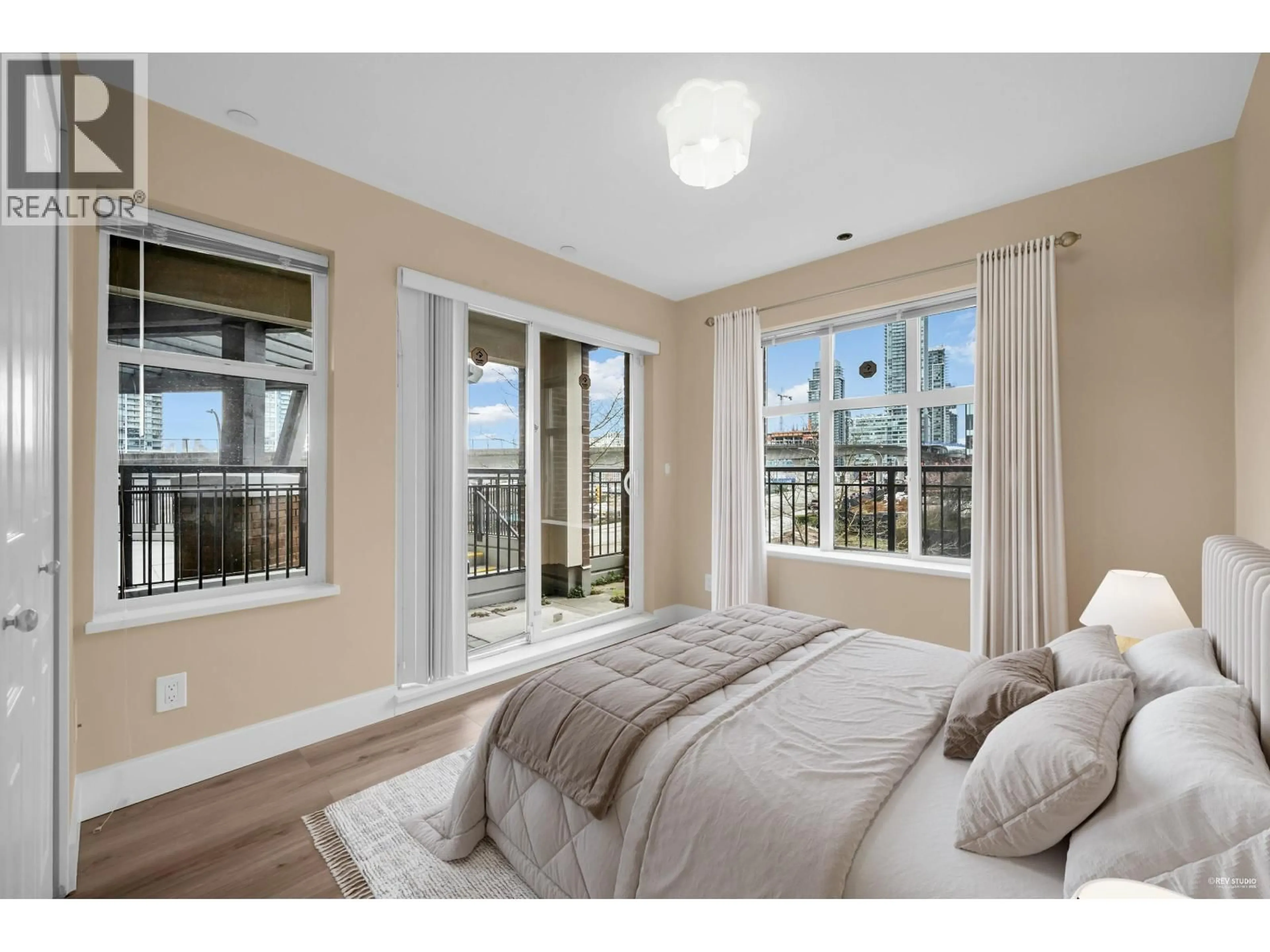 Bedroom with bed, unknown for 104 - 4728 BRENTWOOD DRIVE, Burnaby British Columbia V5C0G2