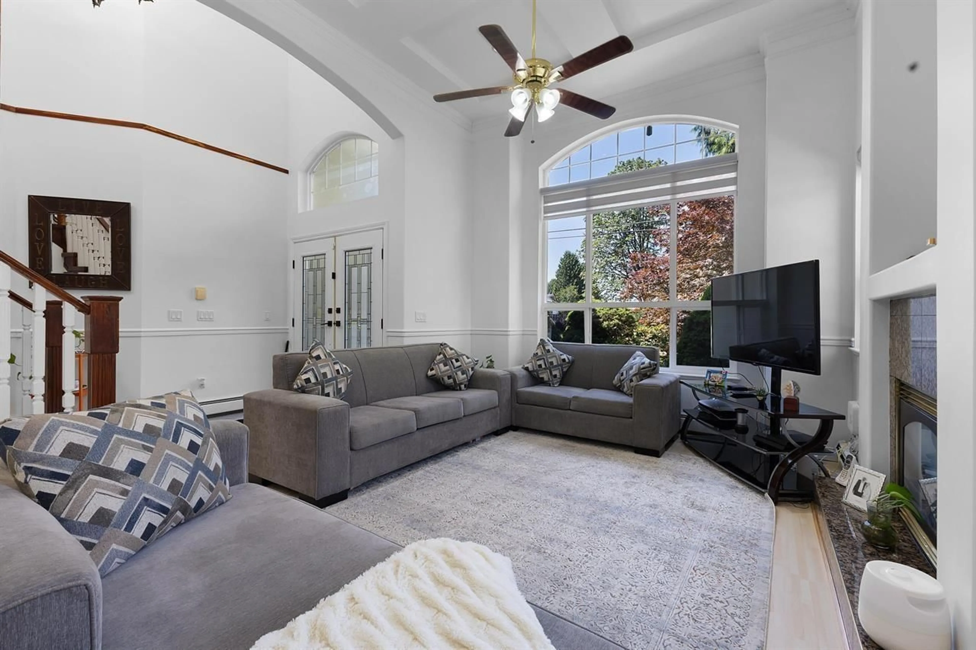 Living room with furniture, unknown for 9928 116 STREET, Surrey British Columbia V3V4A4