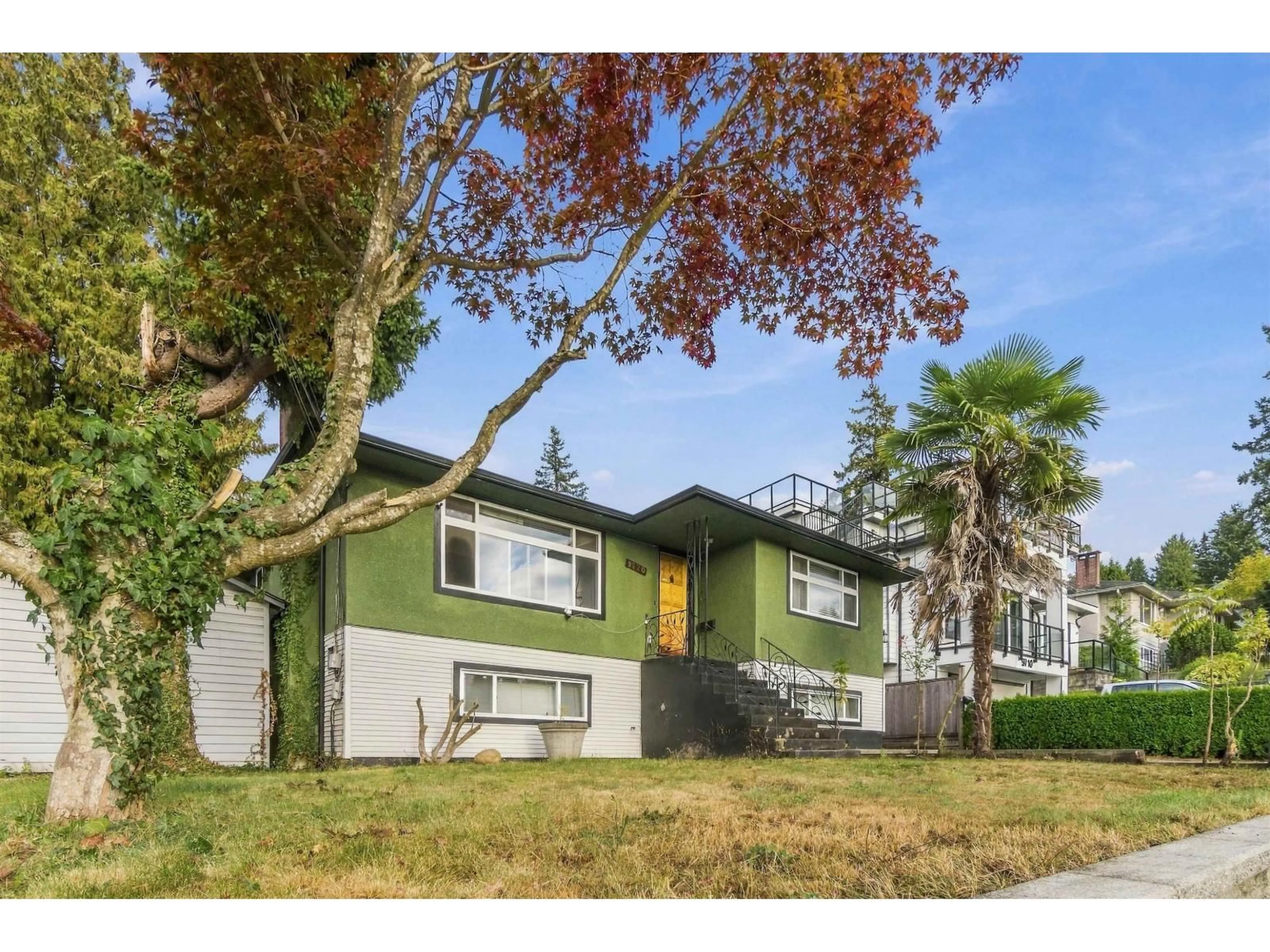 Home with vinyl exterior material, street for 9720 TOWNLINE DIVERSION, Surrey British Columbia V3V2T2