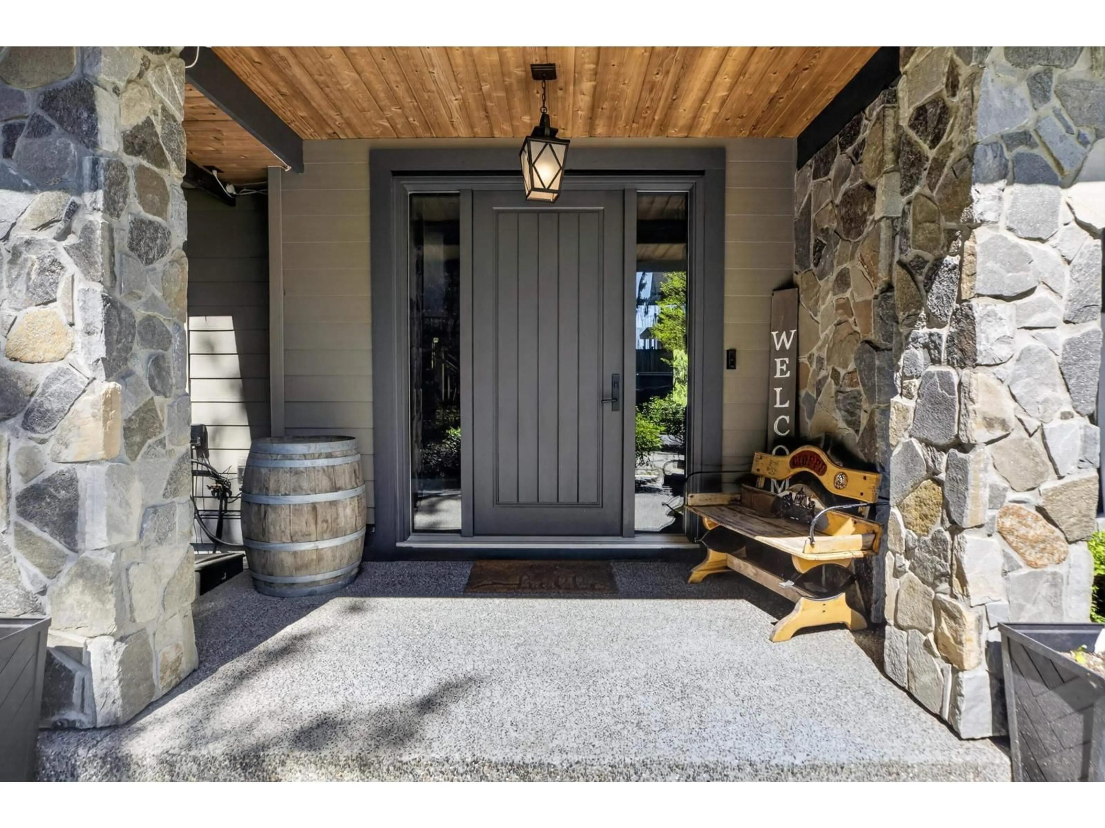 Indoor entryway for 3 - 24453 60 AVENUE, Langley British Columbia V2Z2G5