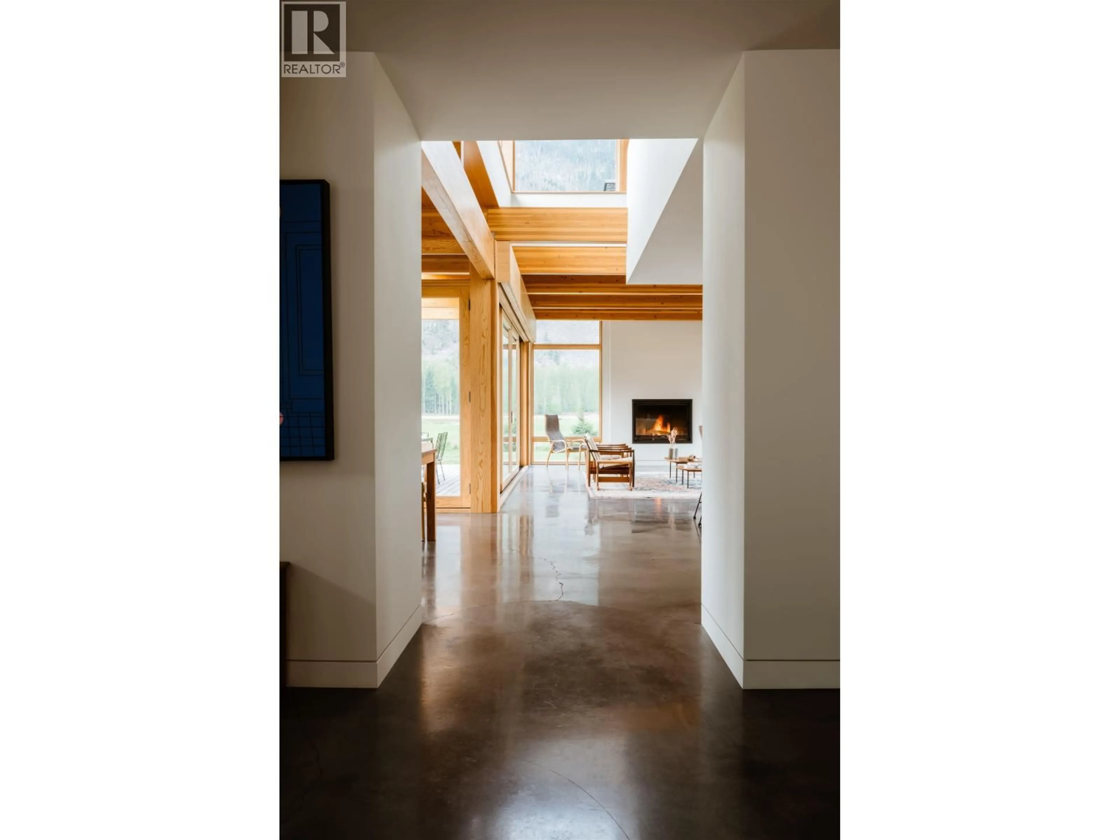 Indoor foyer for 9209 PEMBERTON MEADOWS ROAD, Pemberton British Columbia V0N2L0