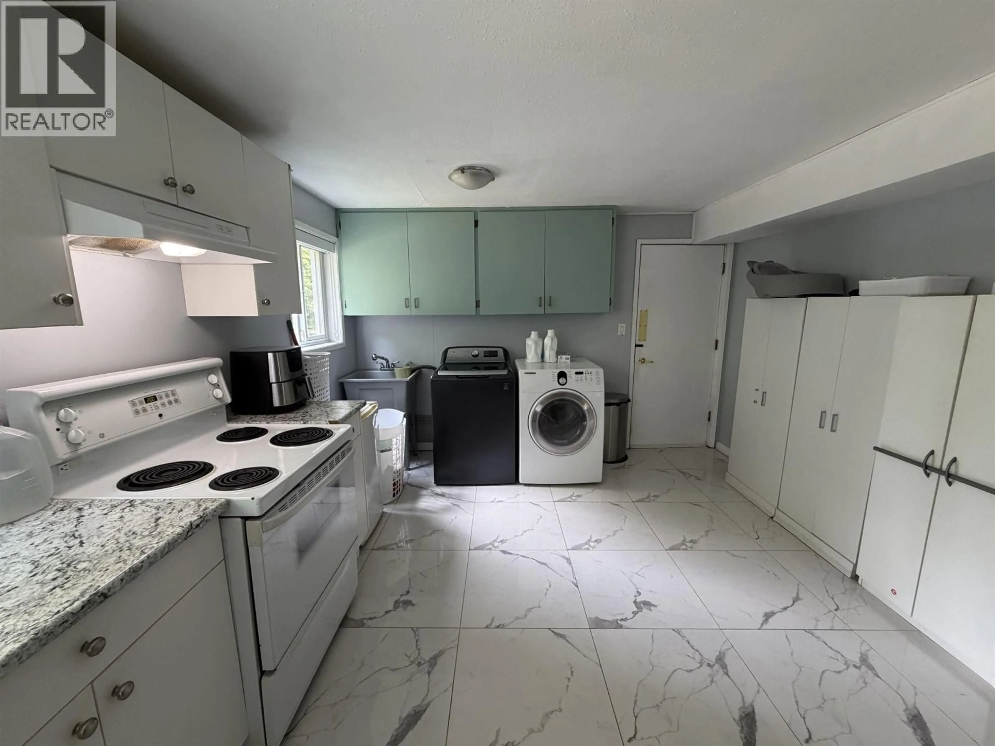 Standard kitchen, ceramic/tile floor for 5237 12 AVENUE, Delta British Columbia V4M2B1