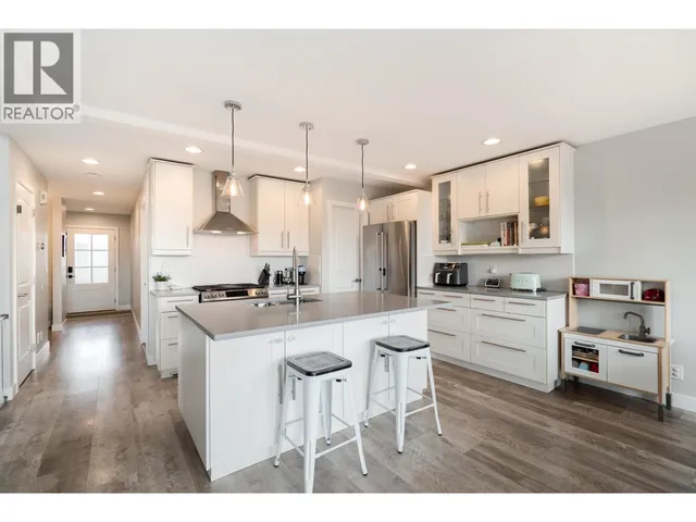 330 RICHMOND STREET, New Westminster 2
