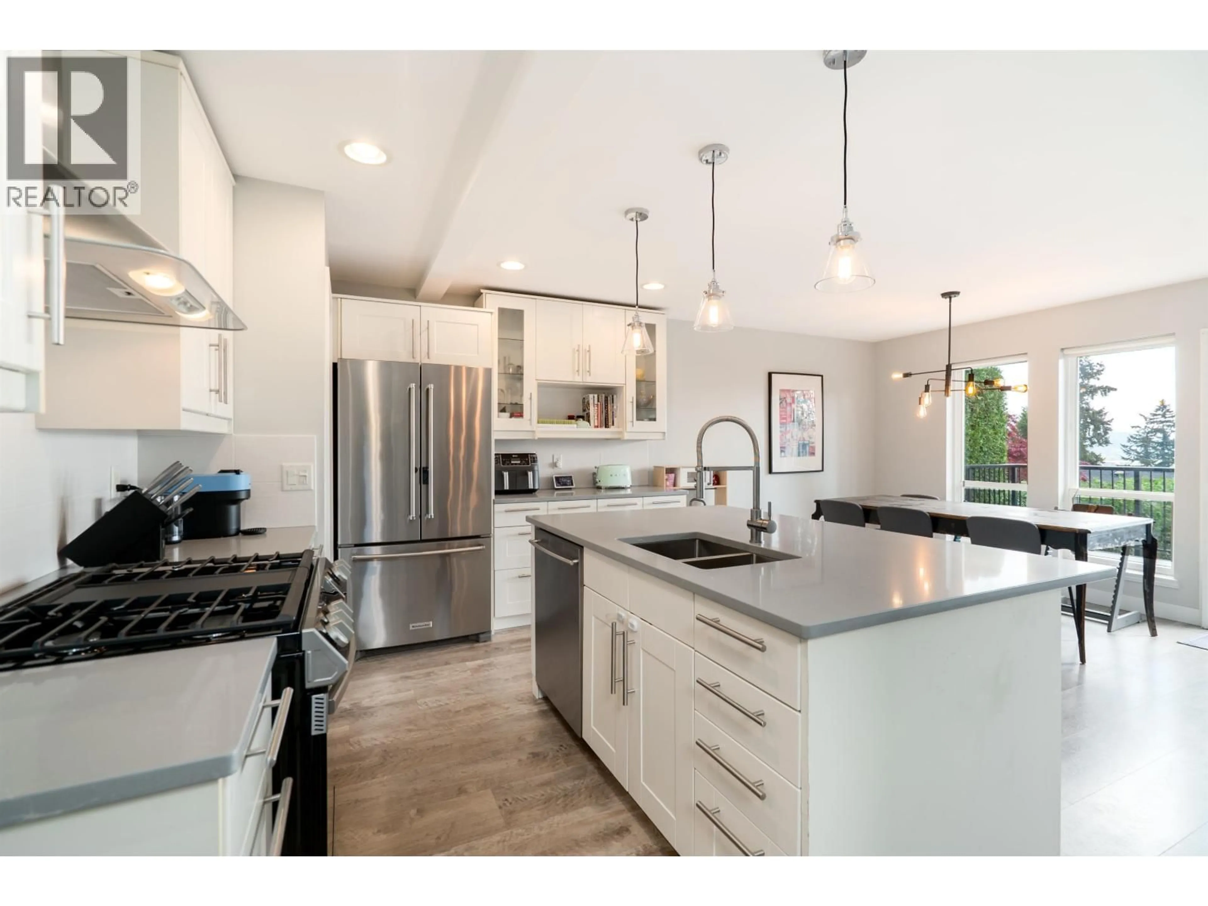 Open concept kitchen, ceramic/tile floor for 330 RICHMOND STREET, New Westminster British Columbia V3L4B8