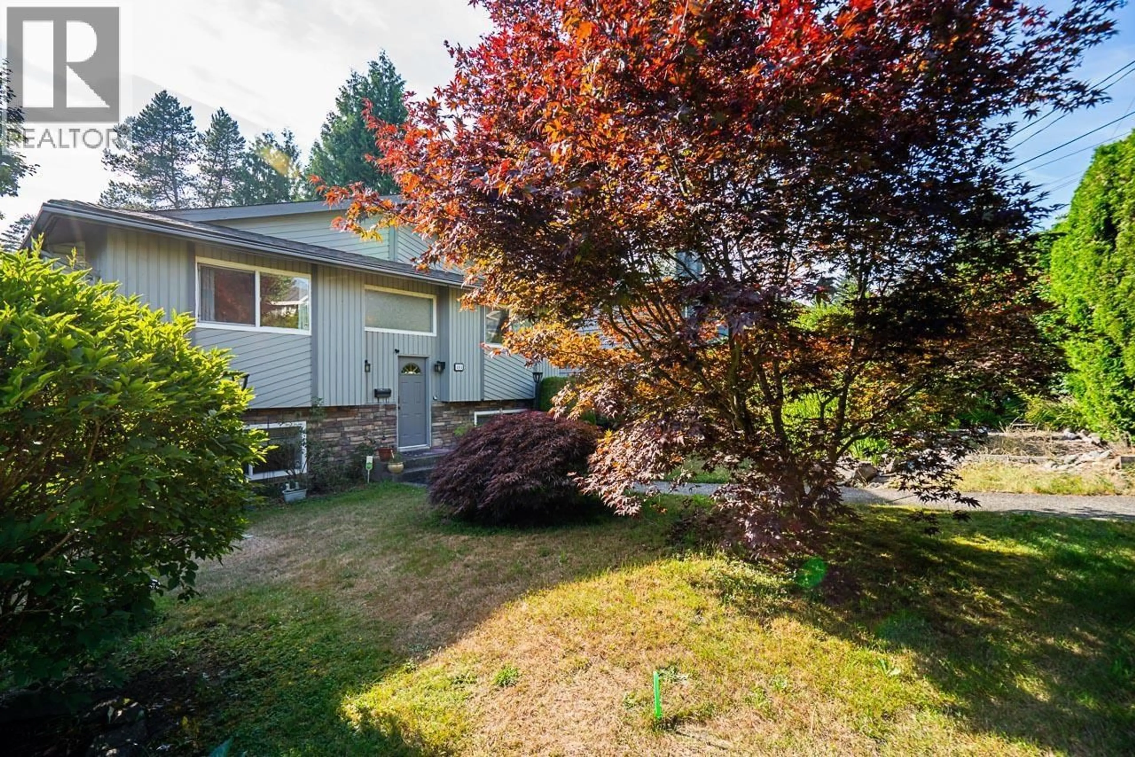 A pic from outside/outdoor area/front of a property/back of a property/a pic from drone, unknown for 404 MUNDY STREET, Coquitlam British Columbia V3K5N1