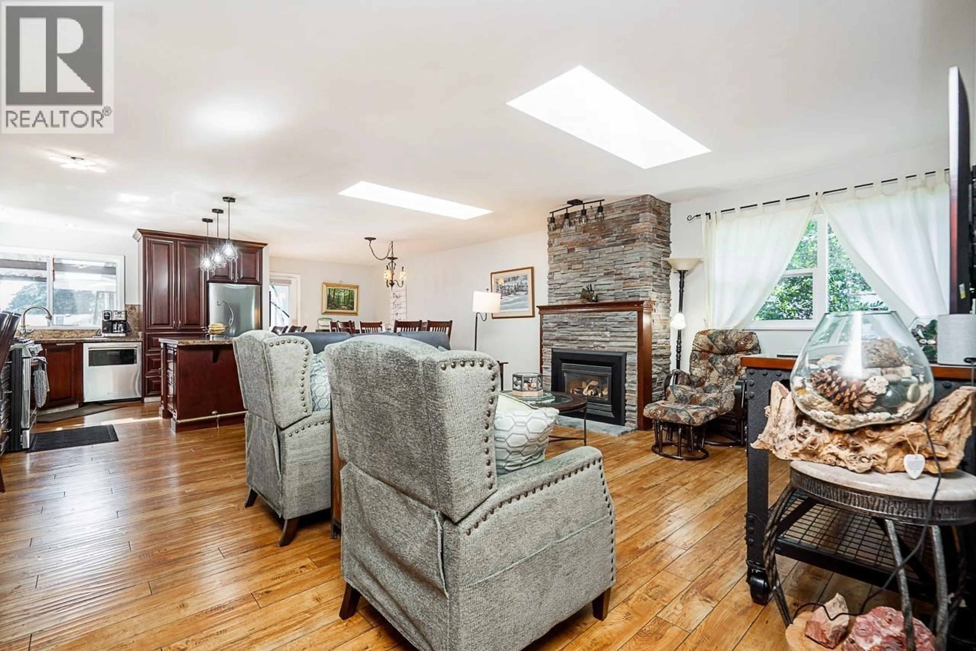 Living room with furniture, wood/laminate floor for 404 MUNDY STREET, Coquitlam British Columbia V3K5N1
