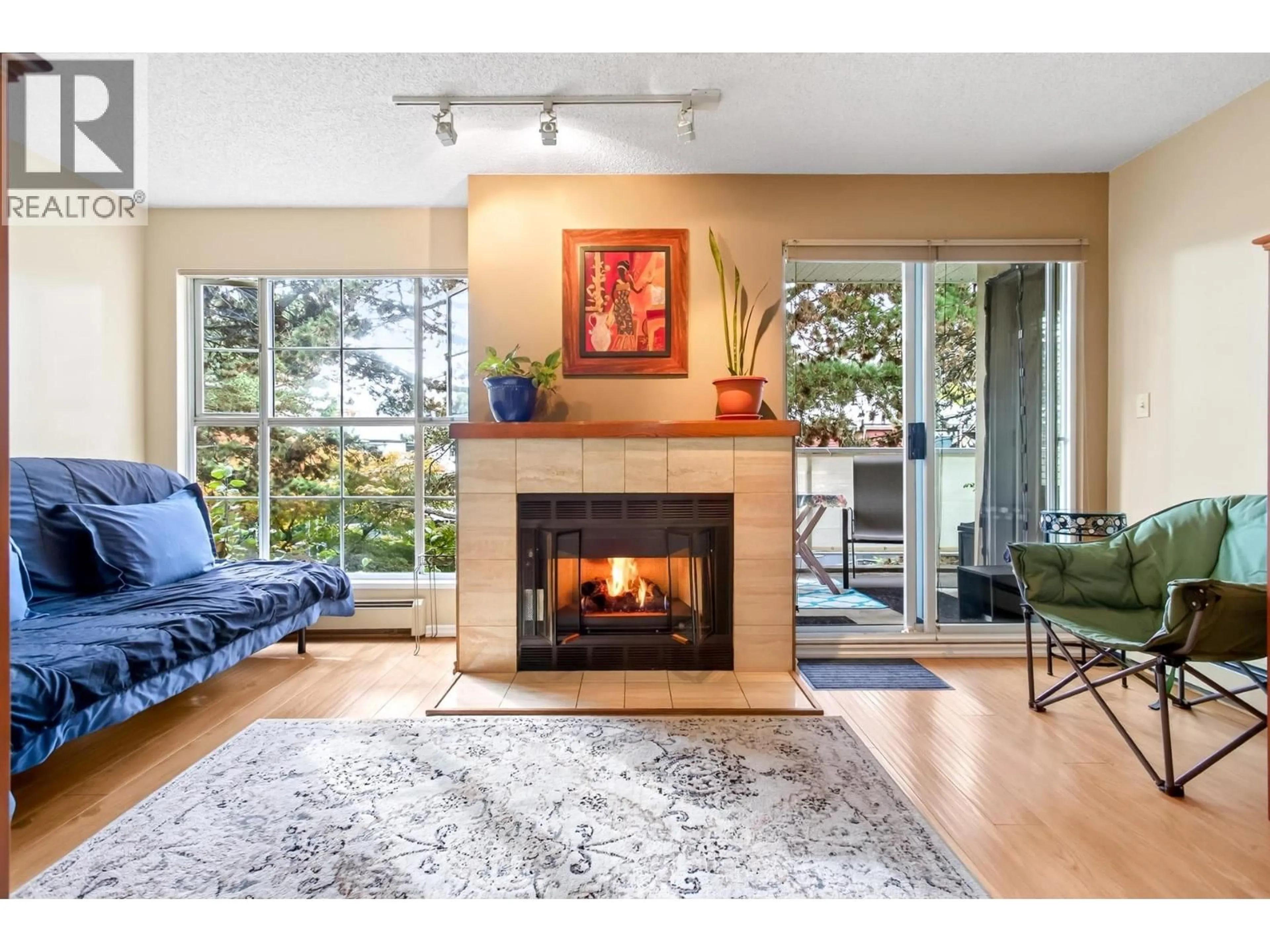 Living room with furniture, unknown for 317 - 12 K DE K COURT, New Westminster British Columbia V3M6C5