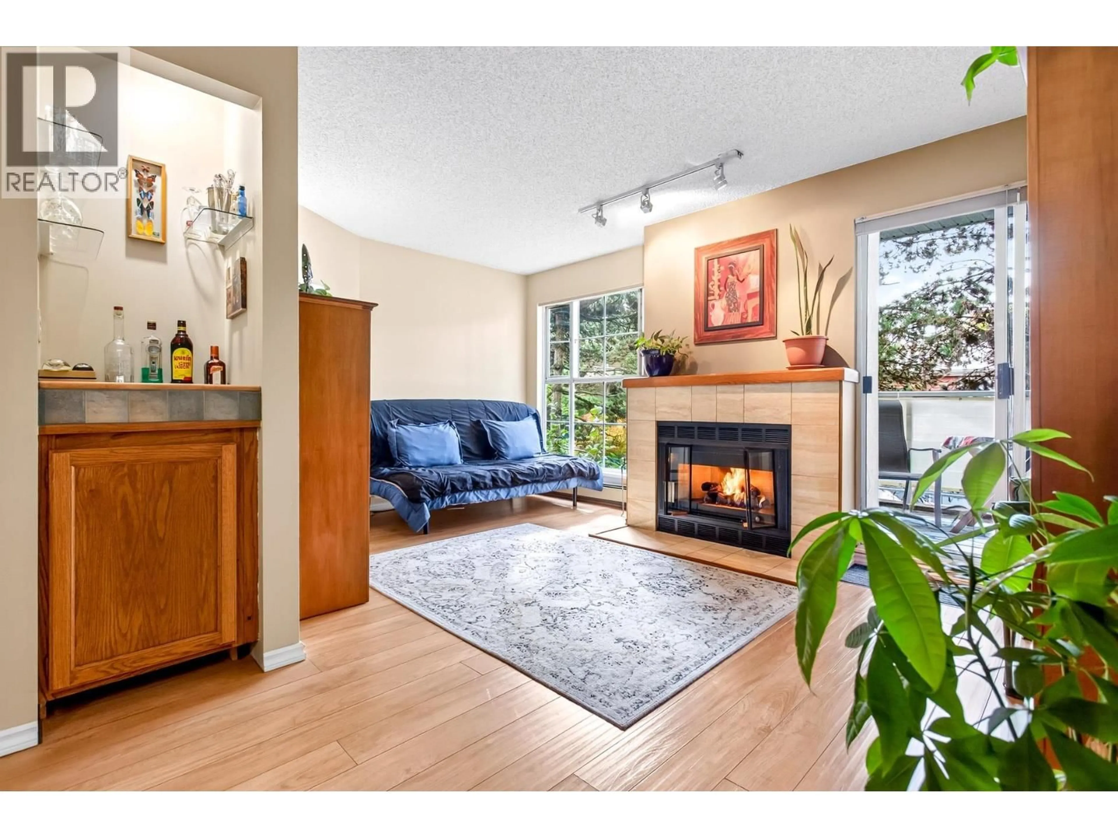 Living room with furniture, unknown for 317 - 12 K DE K COURT, New Westminster British Columbia V3M6C5