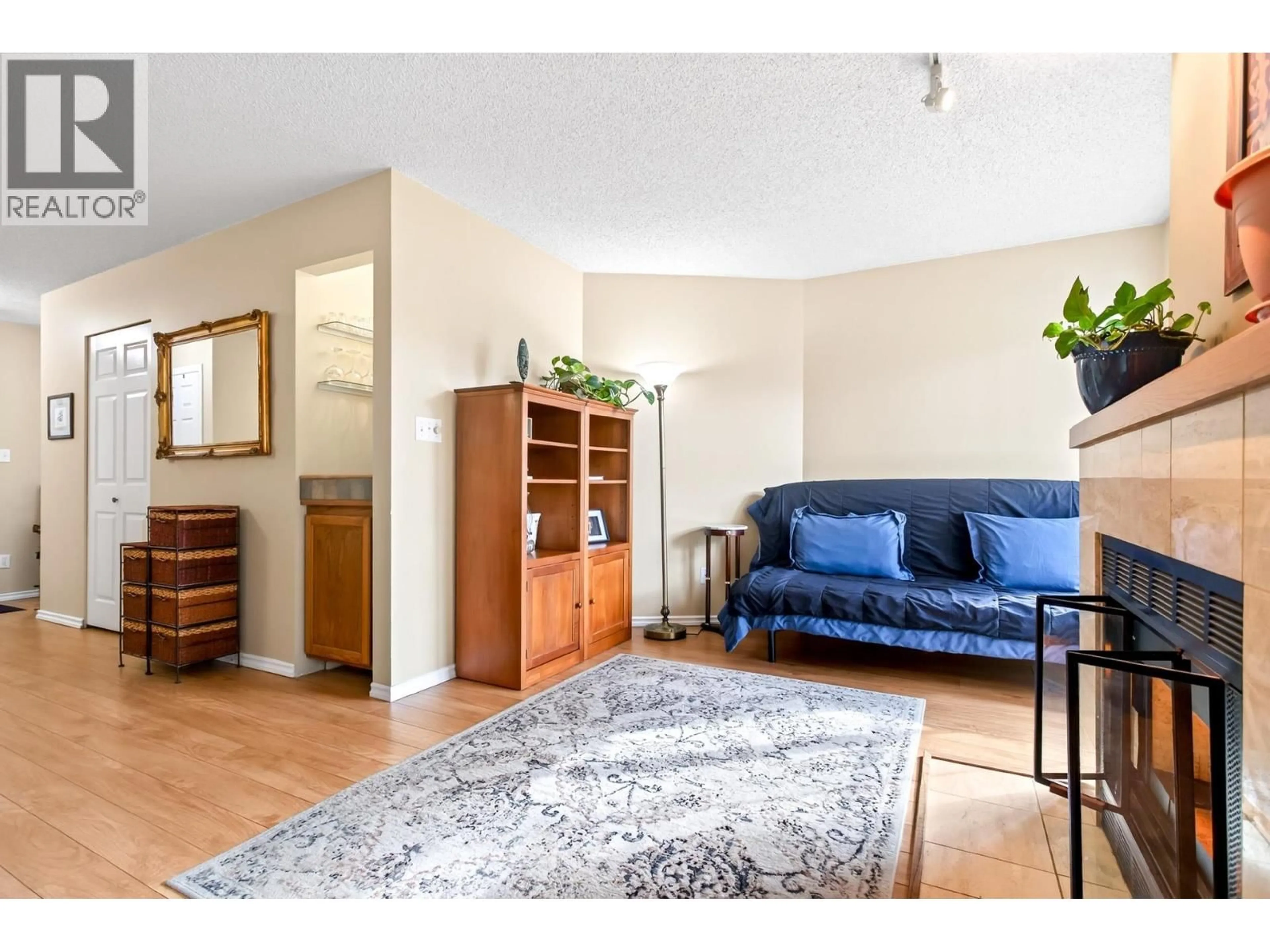 Living room with furniture, unknown for 317 - 12 K DE K COURT, New Westminster British Columbia V3M6C5