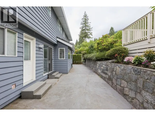 456 MONTROYAL BOULEVARD, North Vancouver 5