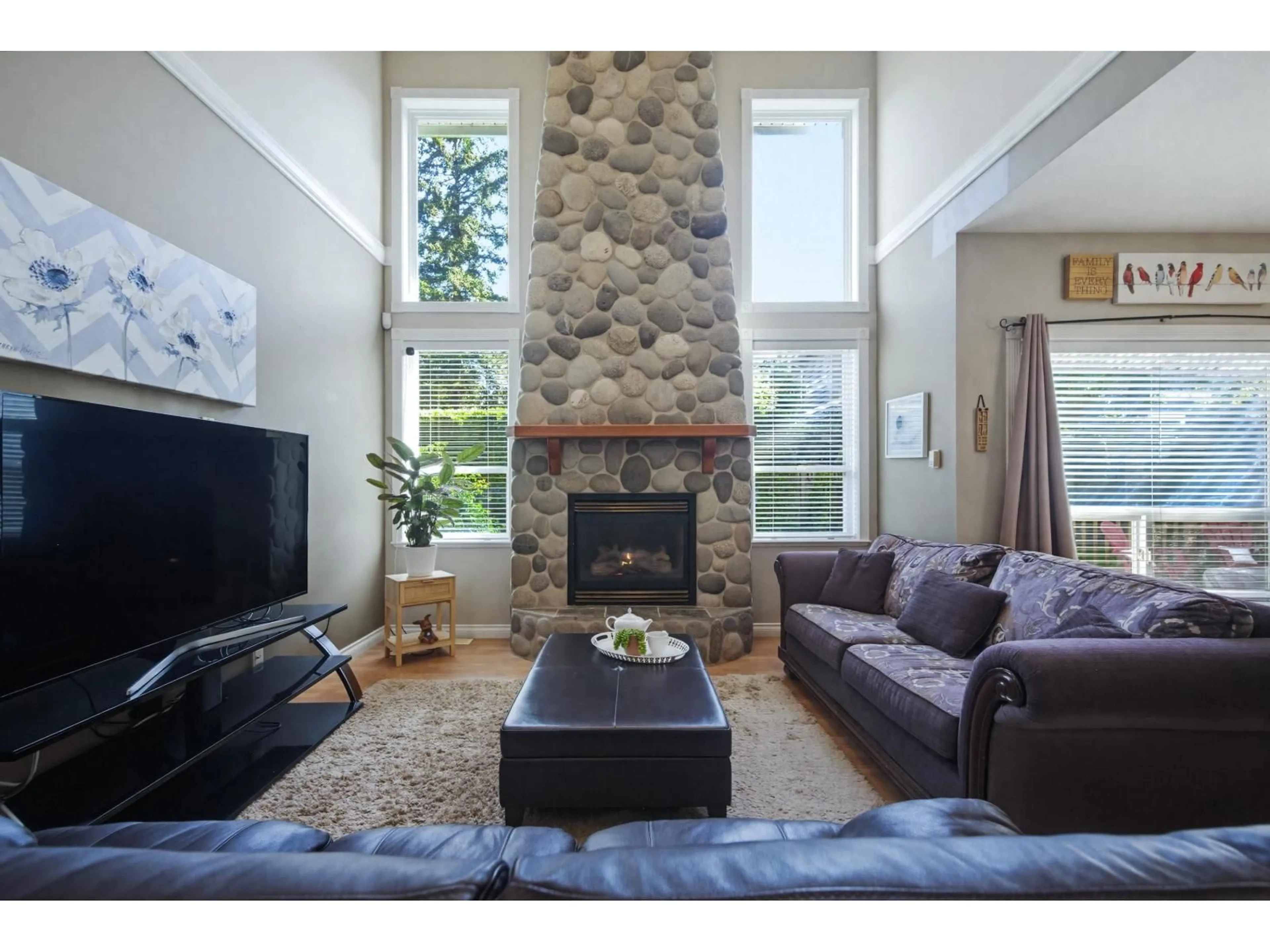 Living room with furniture, unknown for 15512 37A AVENUE, Surrey British Columbia V3S0H6