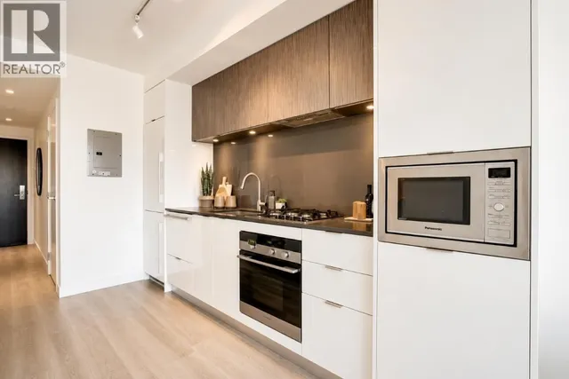 404 - 209 7TH AVENUE, Vancouver 3