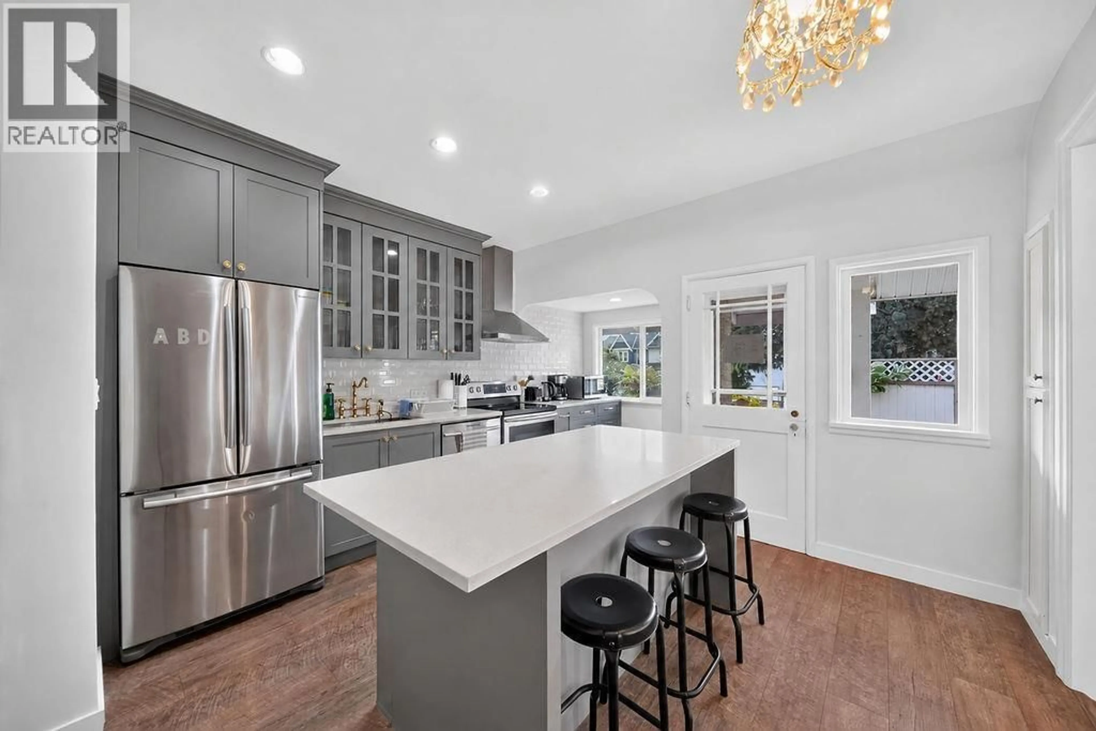 Open concept kitchen, ceramic/tile floor for 2984 39TH AVENUE, Vancouver British Columbia V6N2Z6
