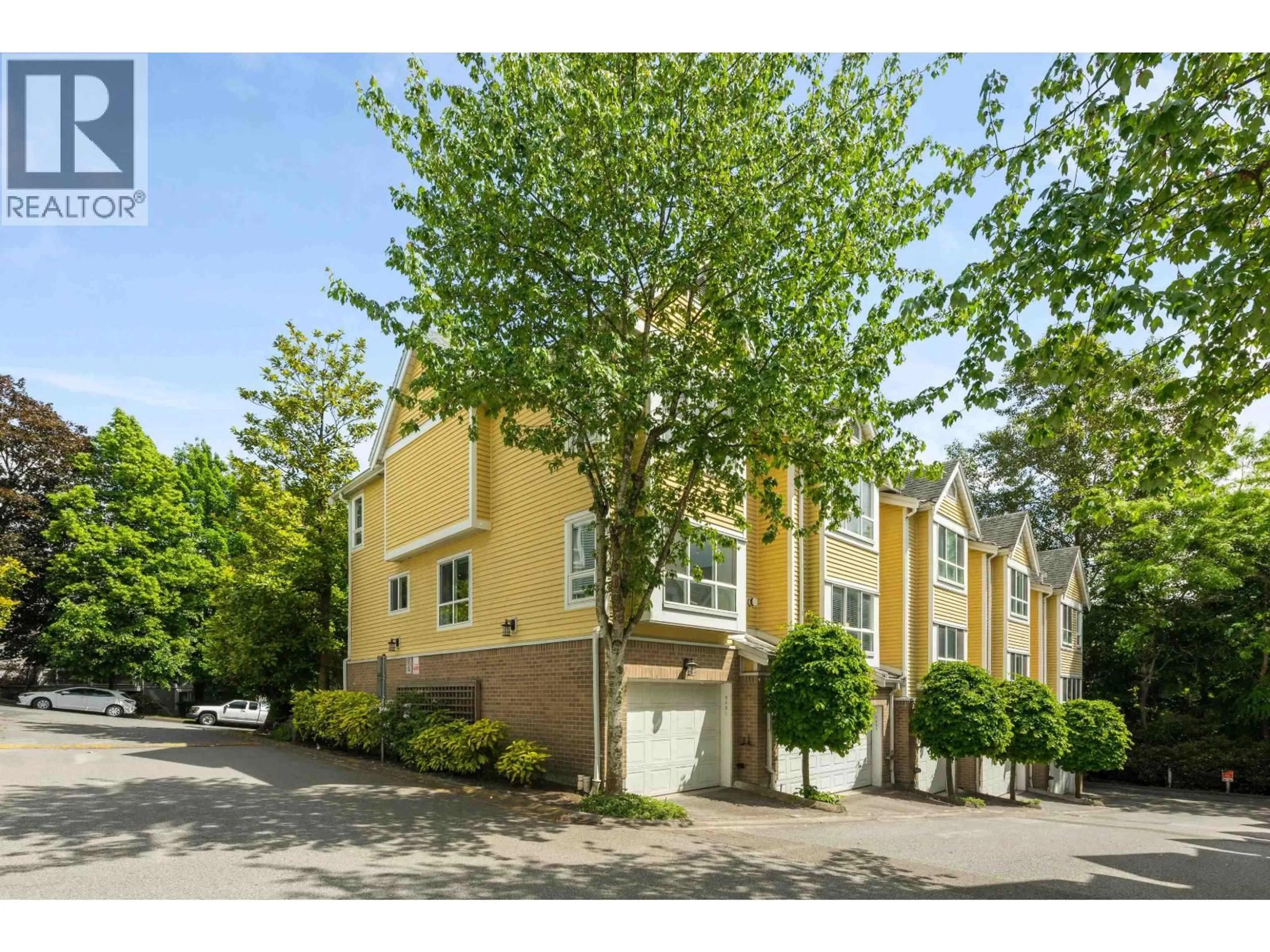 A pic from outside/outdoor area/front of a property/back of a property/a pic from drone, street for 8431 JELLICOE STREET, Vancouver British Columbia V5S2J4