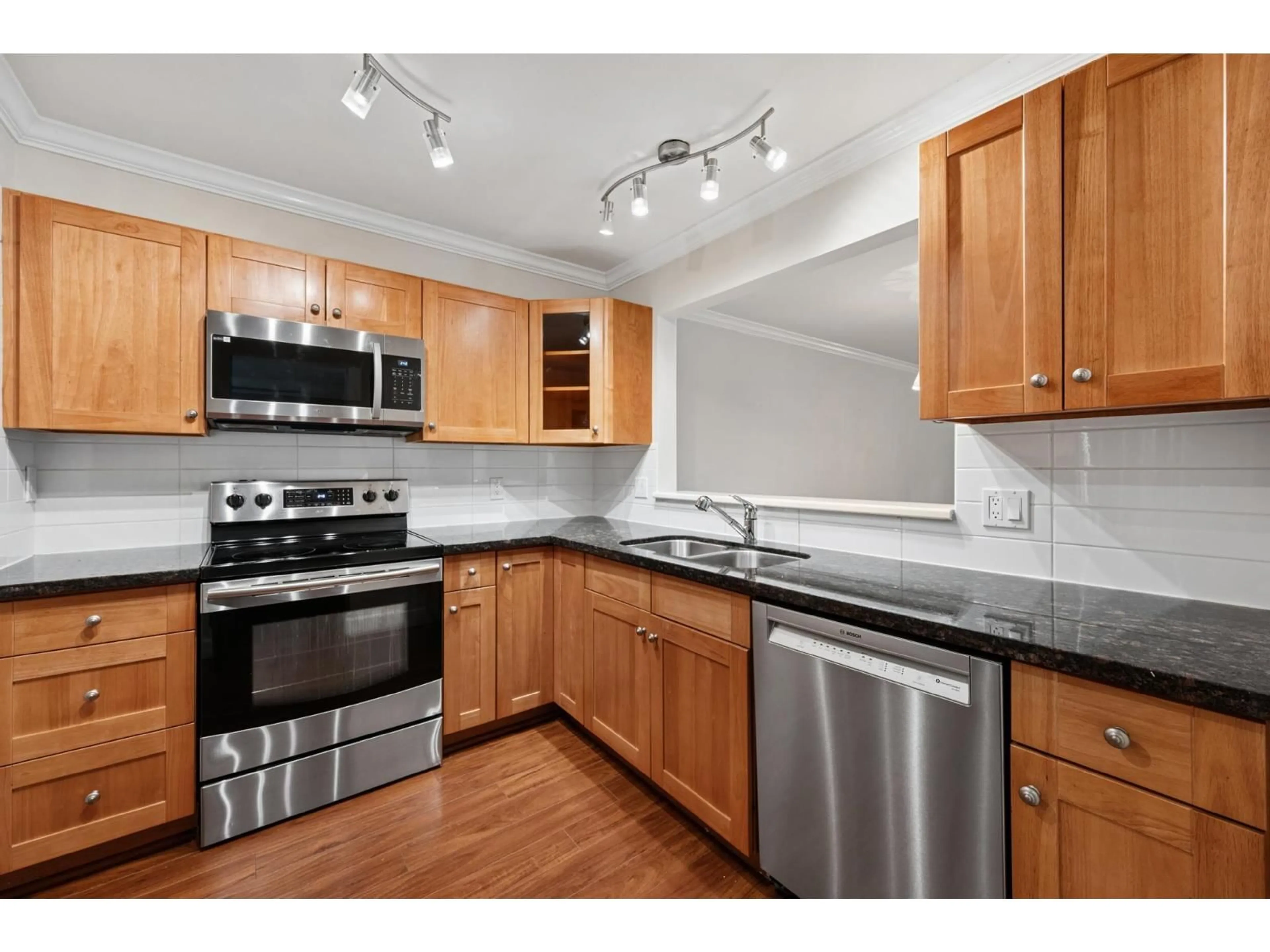 Standard kitchen, unknown for 109 - 15270 17 AVENUE, Surrey British Columbia V4A1T9