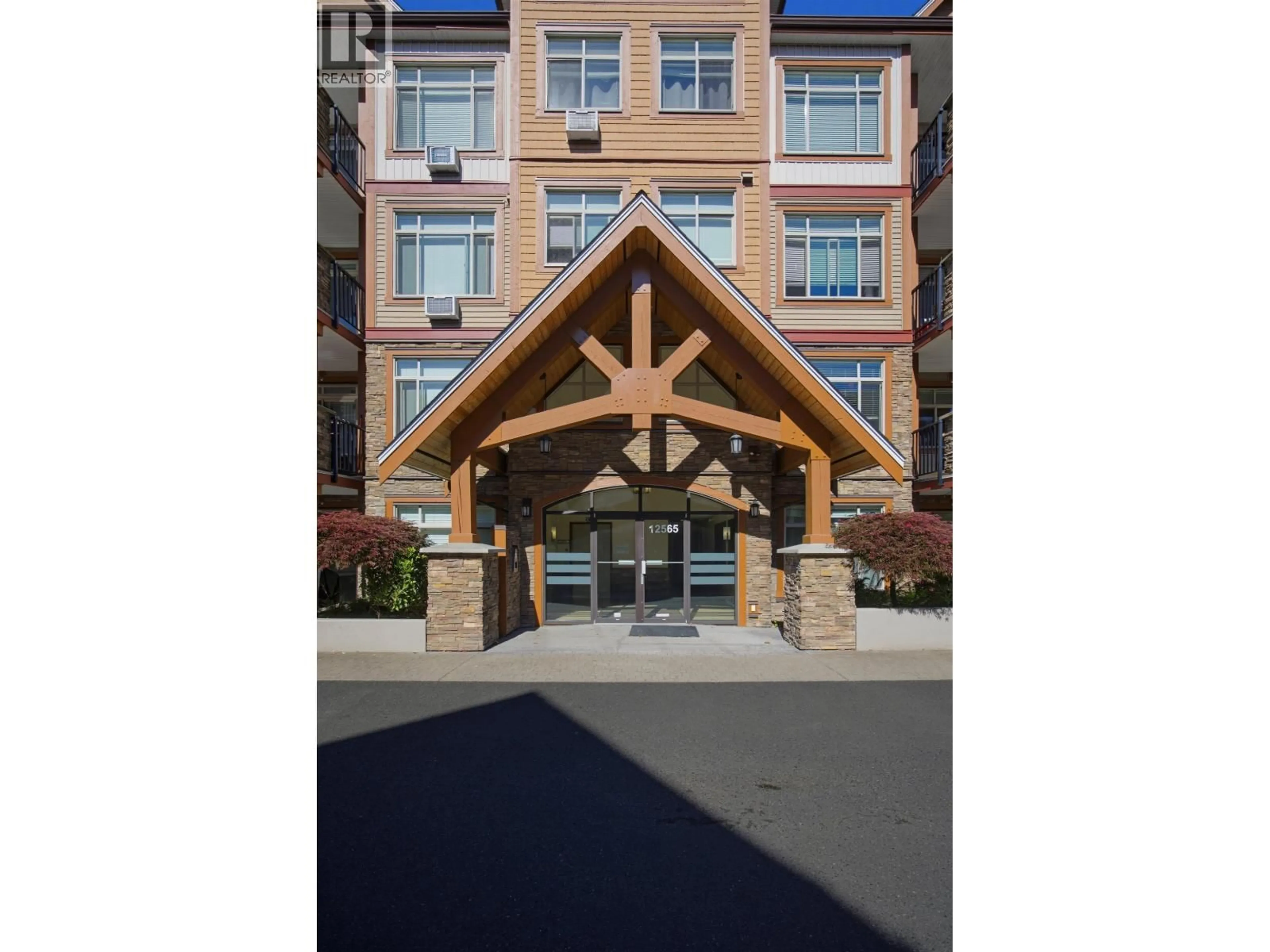 Indoor foyer for 111 - 12565 190A STREET, Pitt Meadows British Columbia V3Y0E1