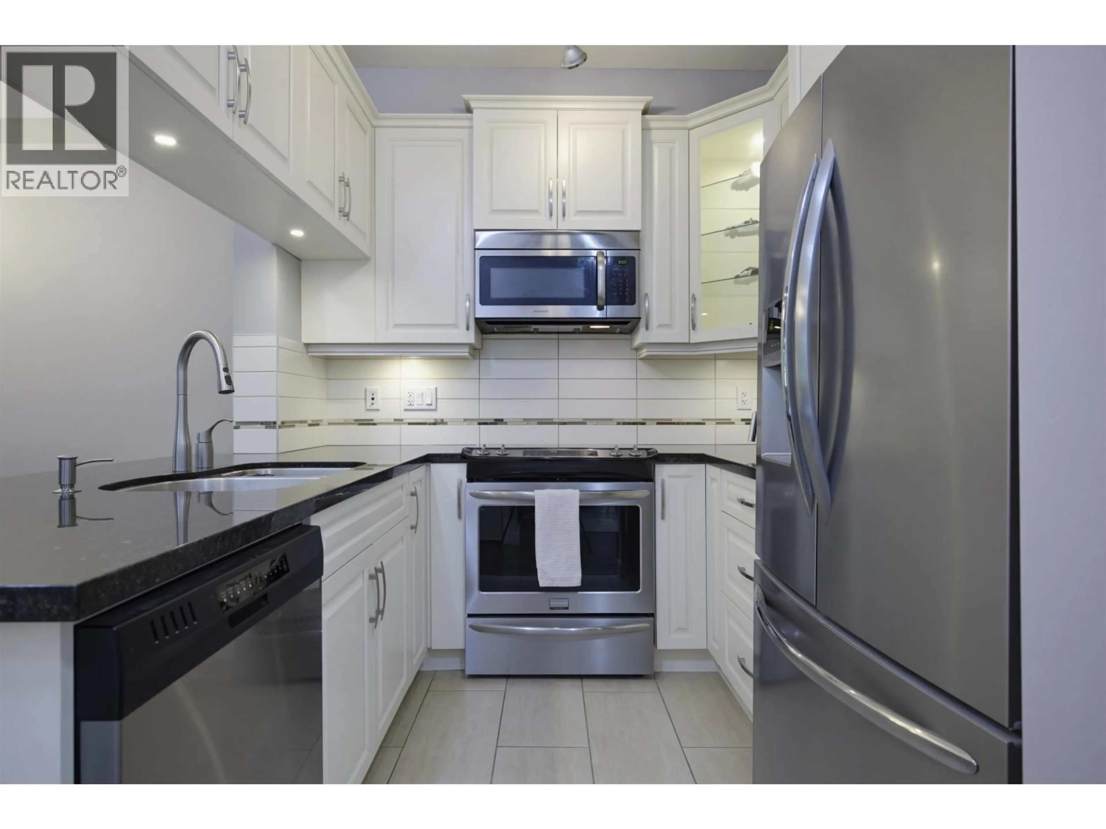 Standard kitchen, ceramic/tile floor for 111 - 12565 190A STREET, Pitt Meadows British Columbia V3Y0E1