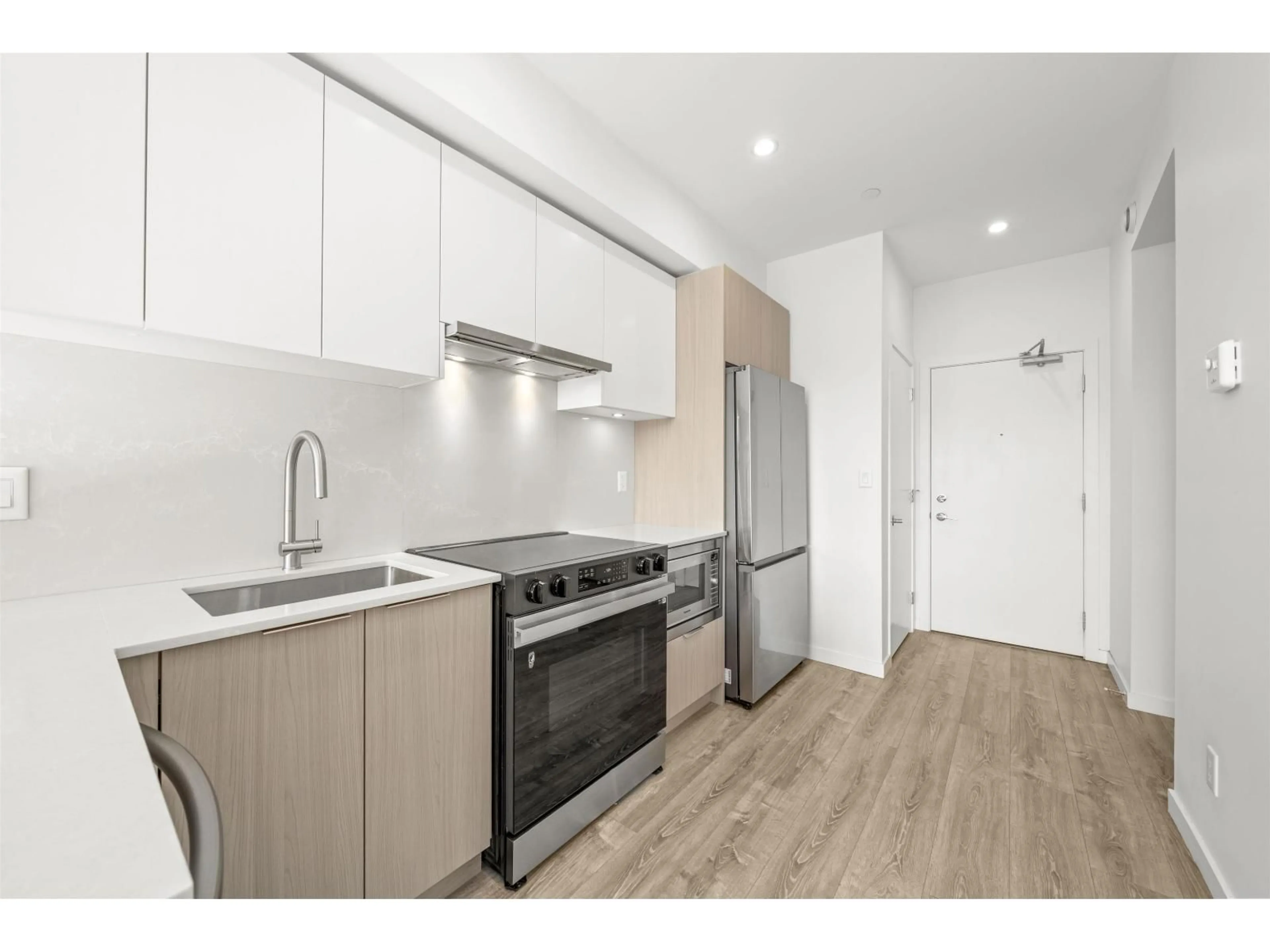 Standard kitchen, wood/laminate floor for 305 - 10828 139A STREET, Surrey British Columbia V3R0H3