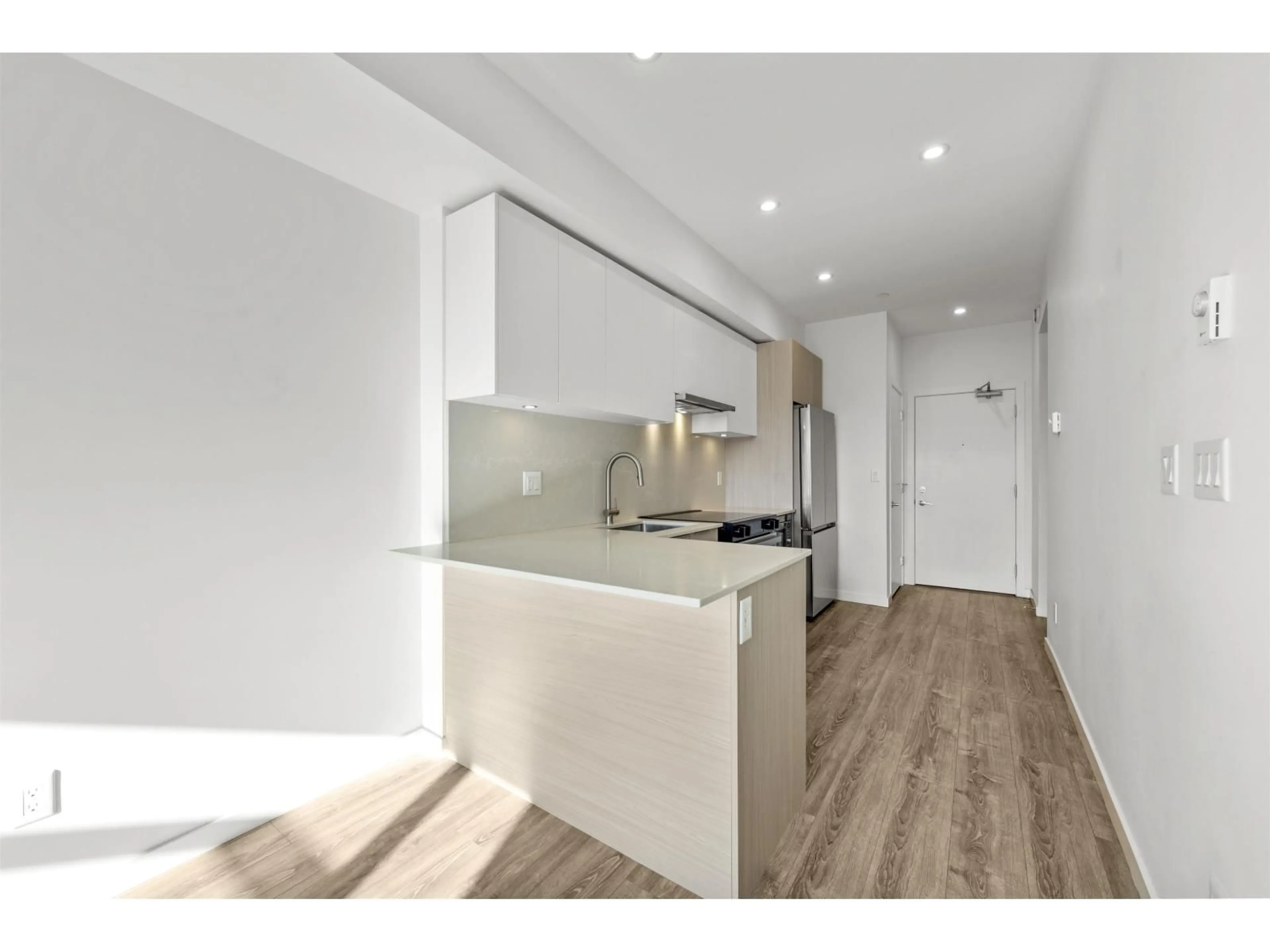 Standard kitchen, wood/laminate floor for 305 - 10828 139A STREET, Surrey British Columbia V3R0H3