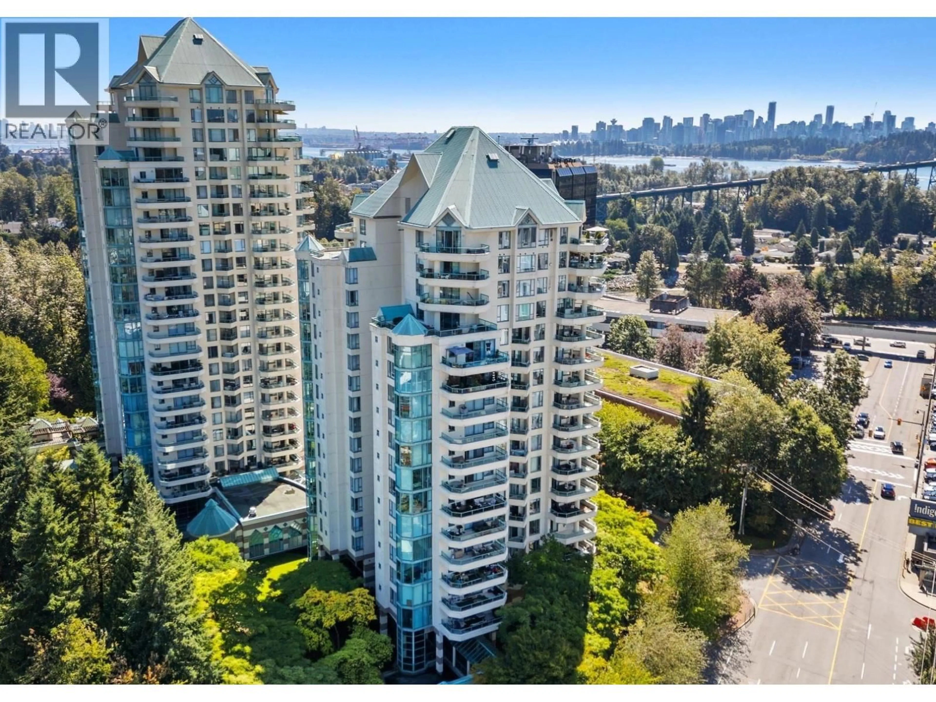 A pic from outside/outdoor area/front of a property/back of a property/a pic from drone, city buildings view from balcony for 4B - 328 TAYLOR WAY, West Vancouver British Columbia V7T2Y4