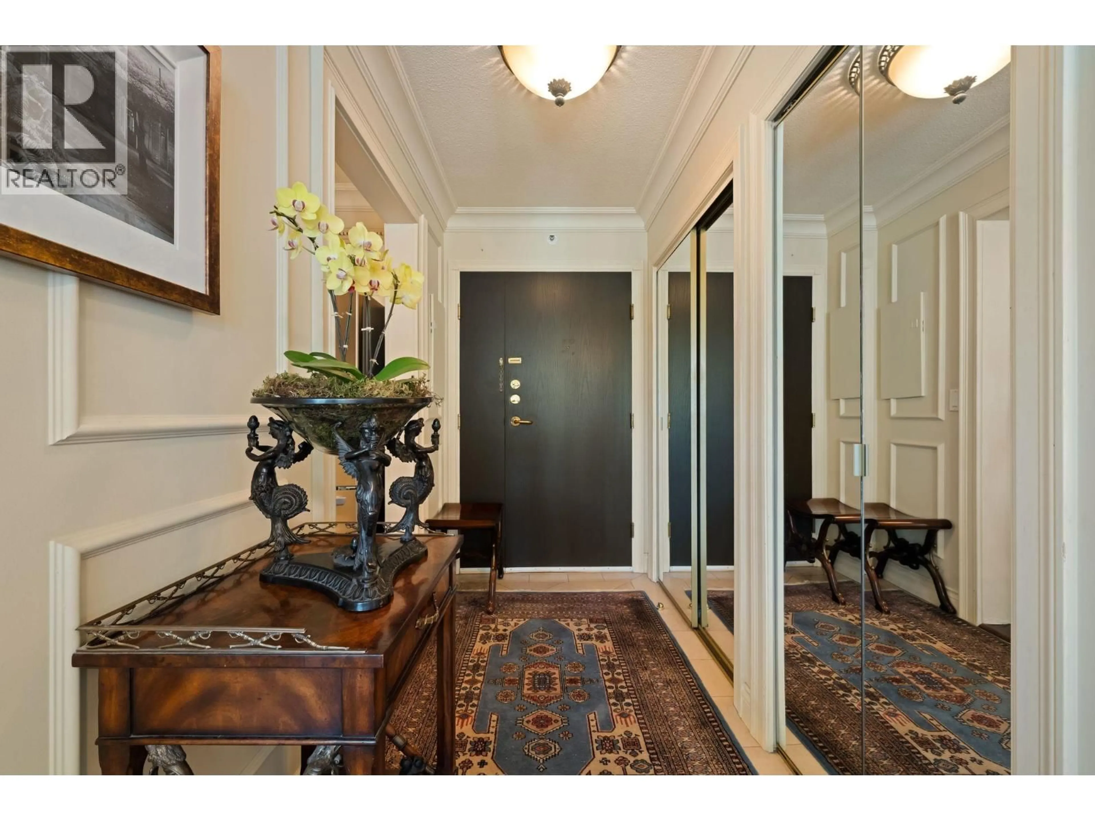 Indoor foyer for 4B - 328 TAYLOR WAY, West Vancouver British Columbia V7T2Y4