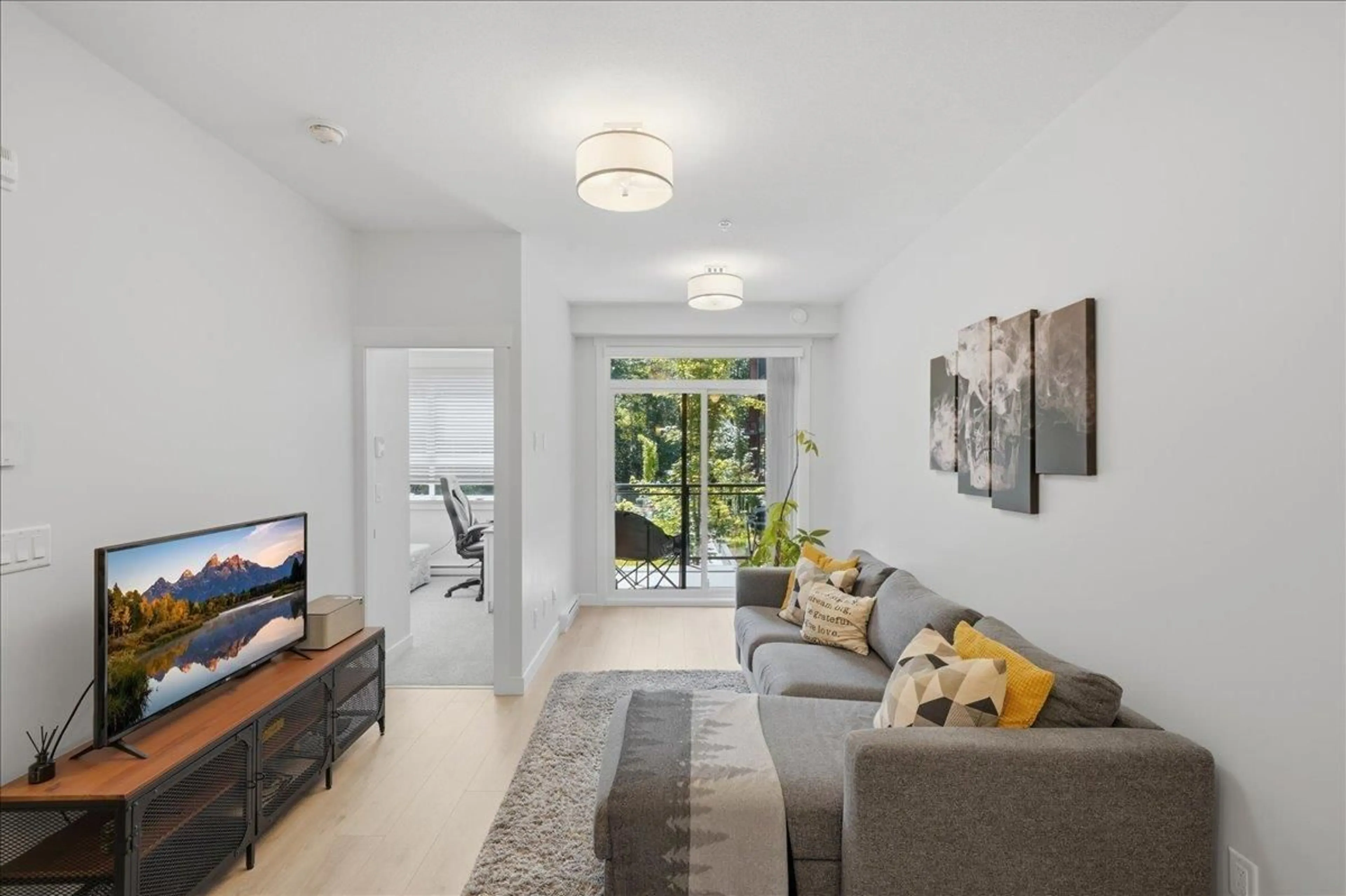 Living room with furniture, unknown for 224 - 32690 14TH AVENUE, Mission British Columbia V2V0K5