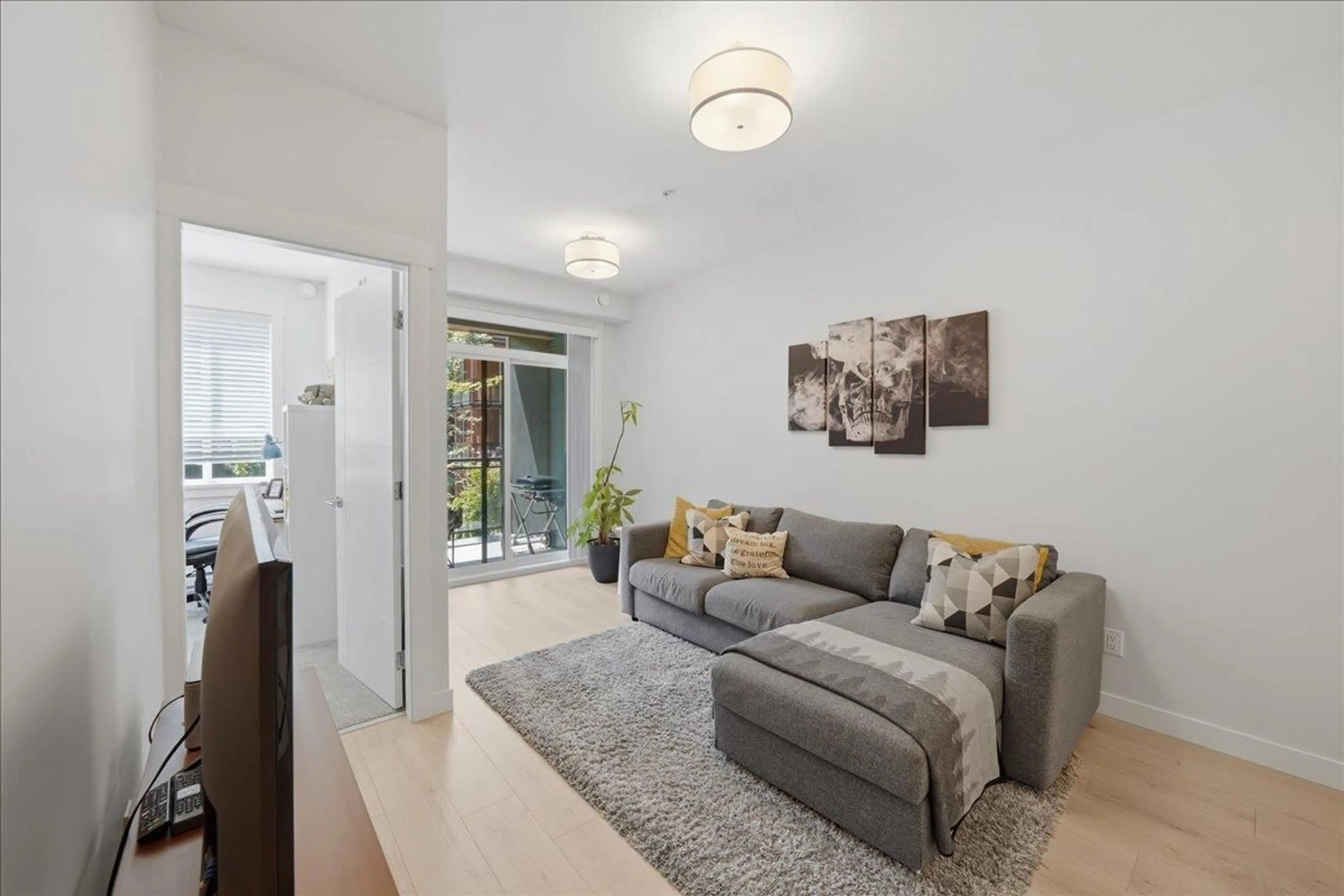 Living room with furniture, unknown for 224 - 32690 14TH AVENUE, Mission British Columbia V2V0K5