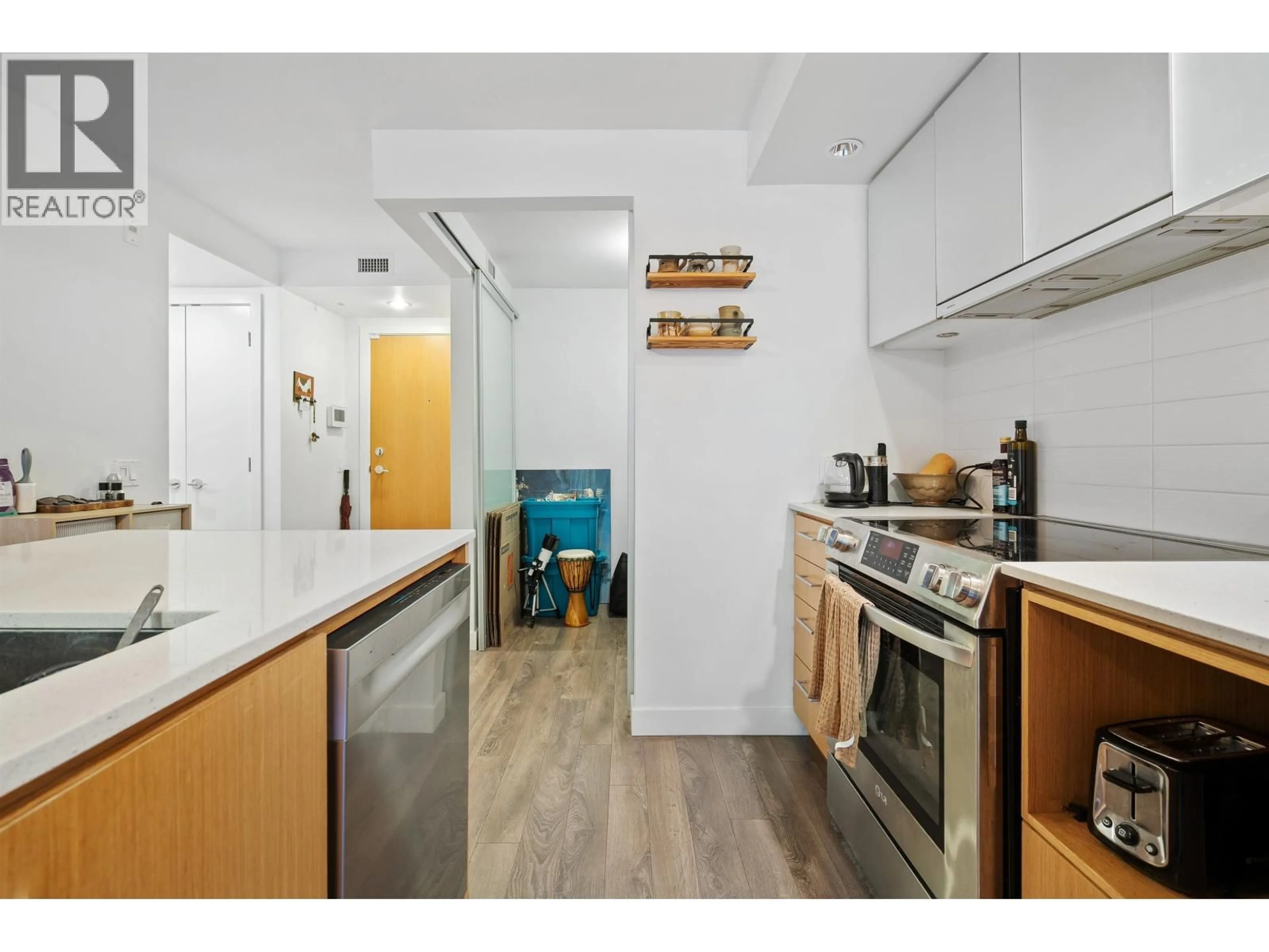 Standard kitchen, unknown for 108 - 221 3RD STREET, North Vancouver British Columbia V7L0C1