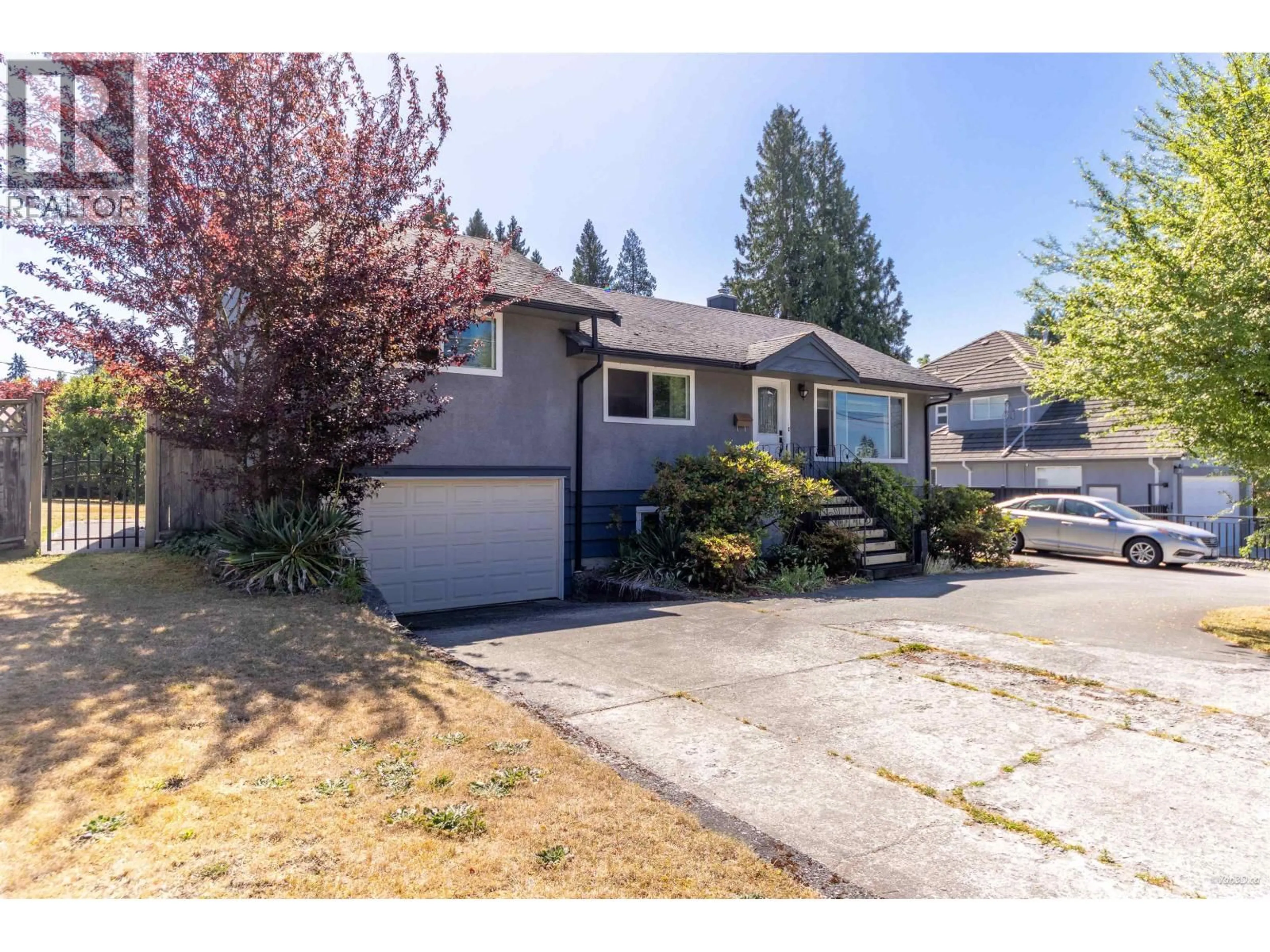 Home with vinyl exterior material, street for 539 SCHOOLHOUSE STREET, Coquitlam British Columbia V3J5N8