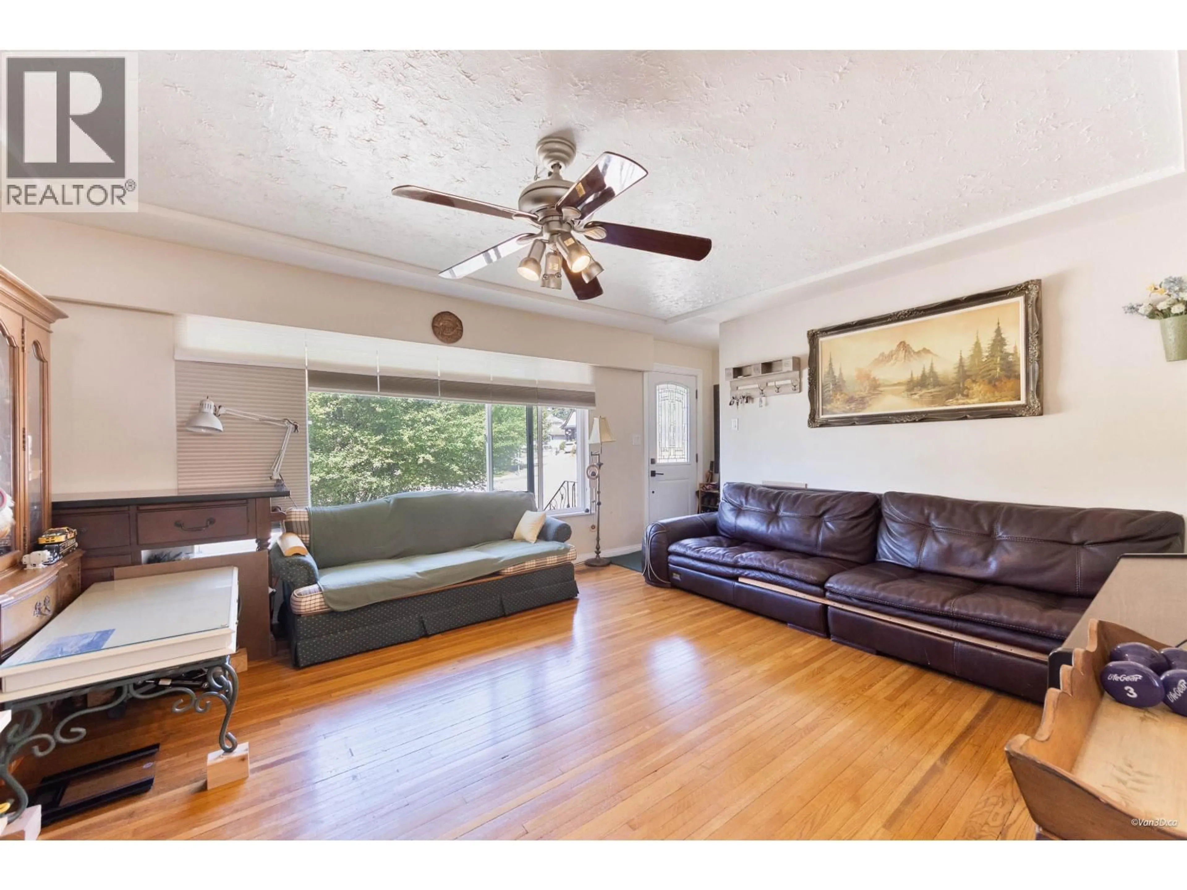 Living room with furniture, wood/laminate floor for 539 SCHOOLHOUSE STREET, Coquitlam British Columbia V3J5N8