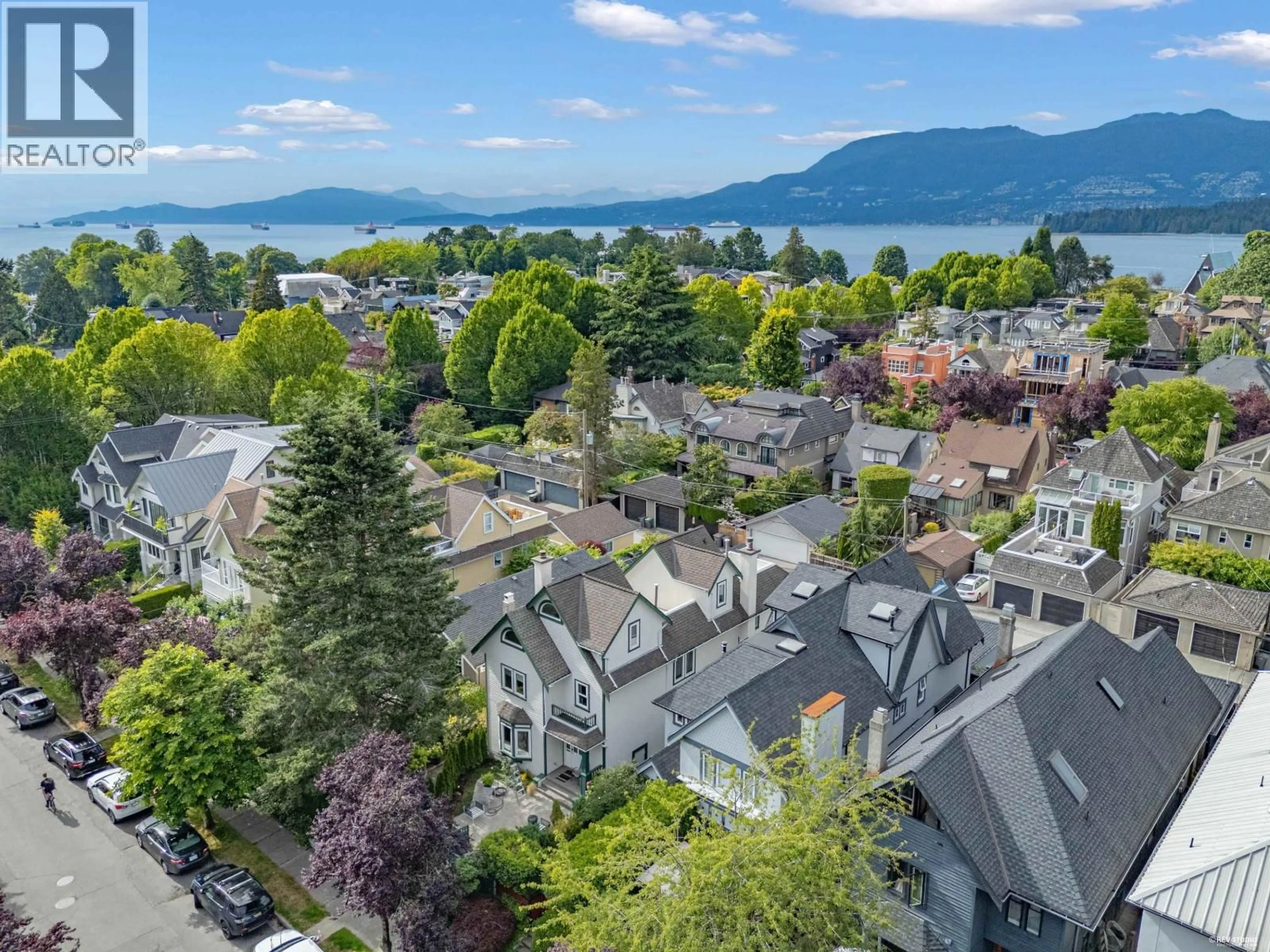 A pic from outside/outdoor area/front of a property/back of a property/a pic from drone, unknown for 1823 CREELMAN AVENUE, Vancouver British Columbia V6J1B7