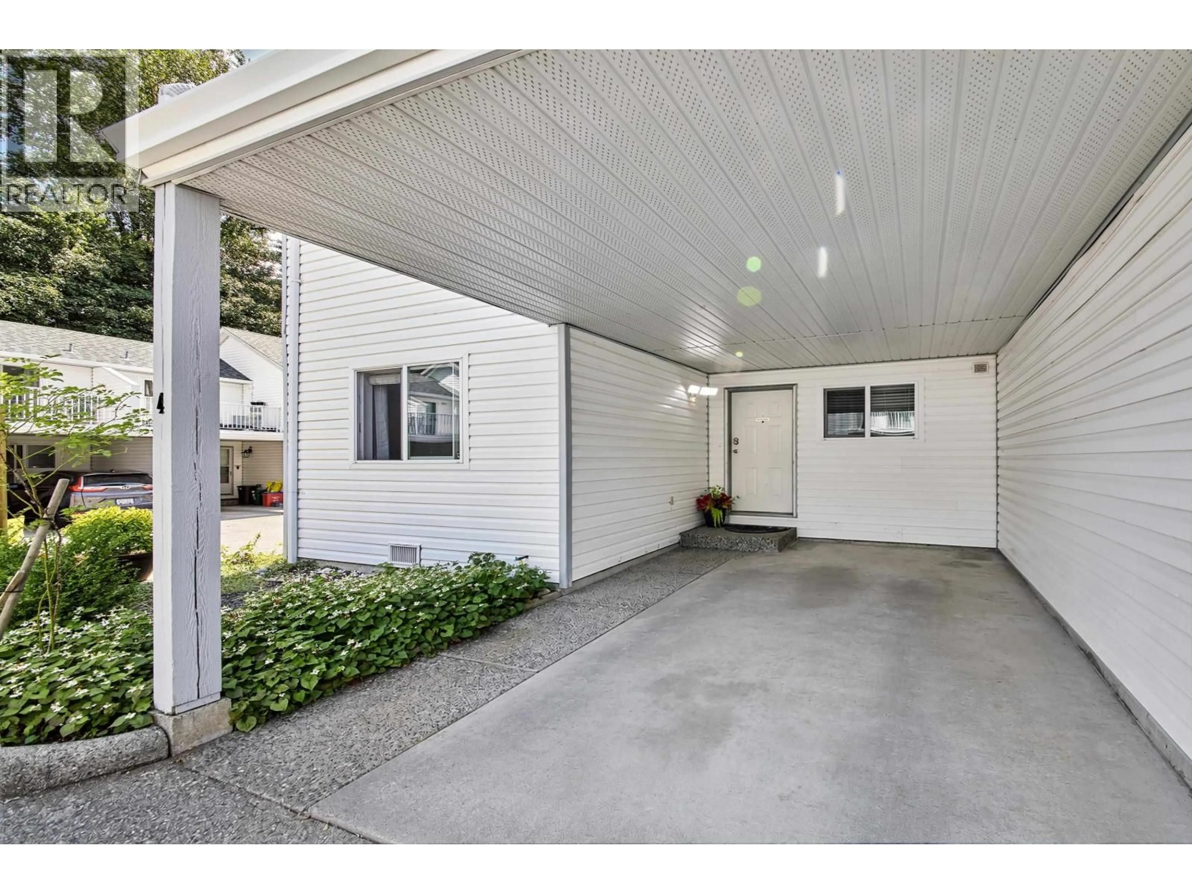 Indoor garage for 4 - 12070 207A STREET, Maple Ridge British Columbia V2X9X9