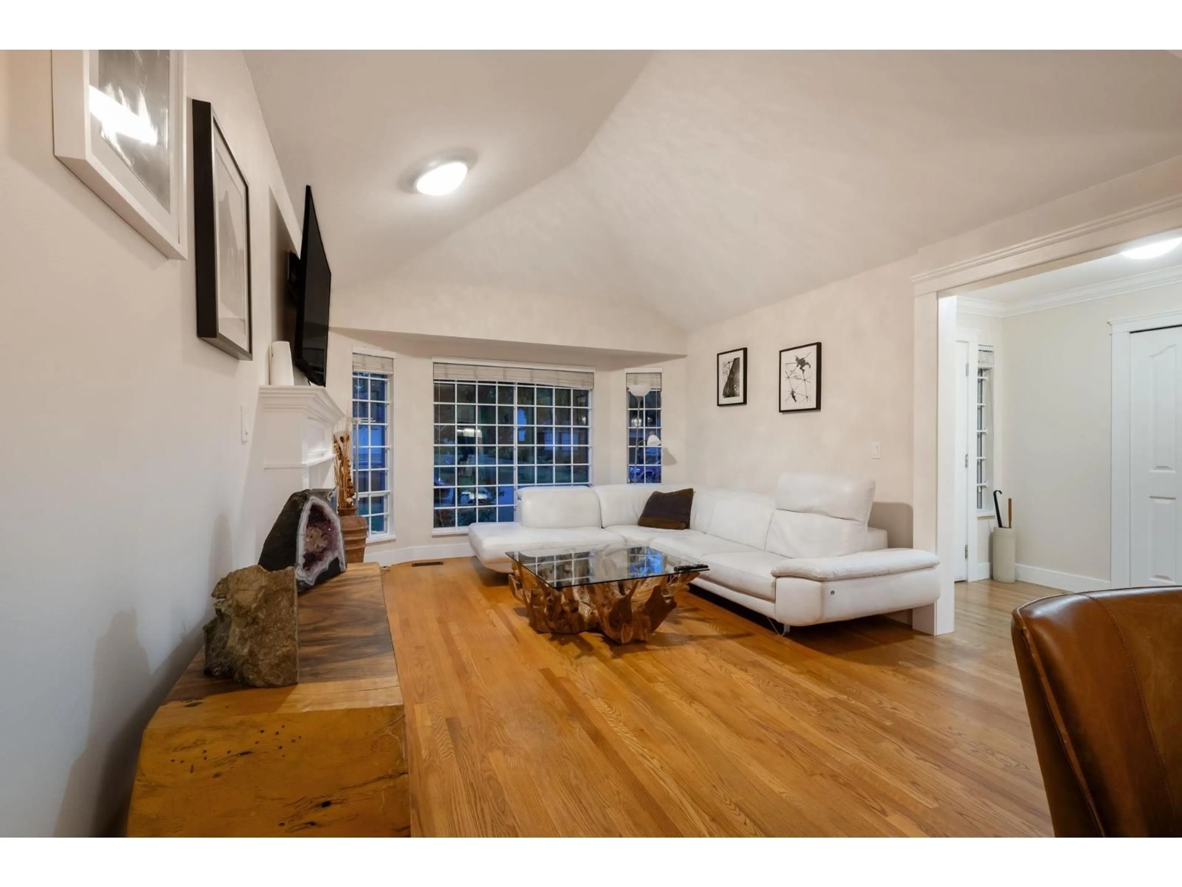 Living room with furniture, wood/laminate floor for 15295 111A AVENUE, Surrey British Columbia V3R0G4