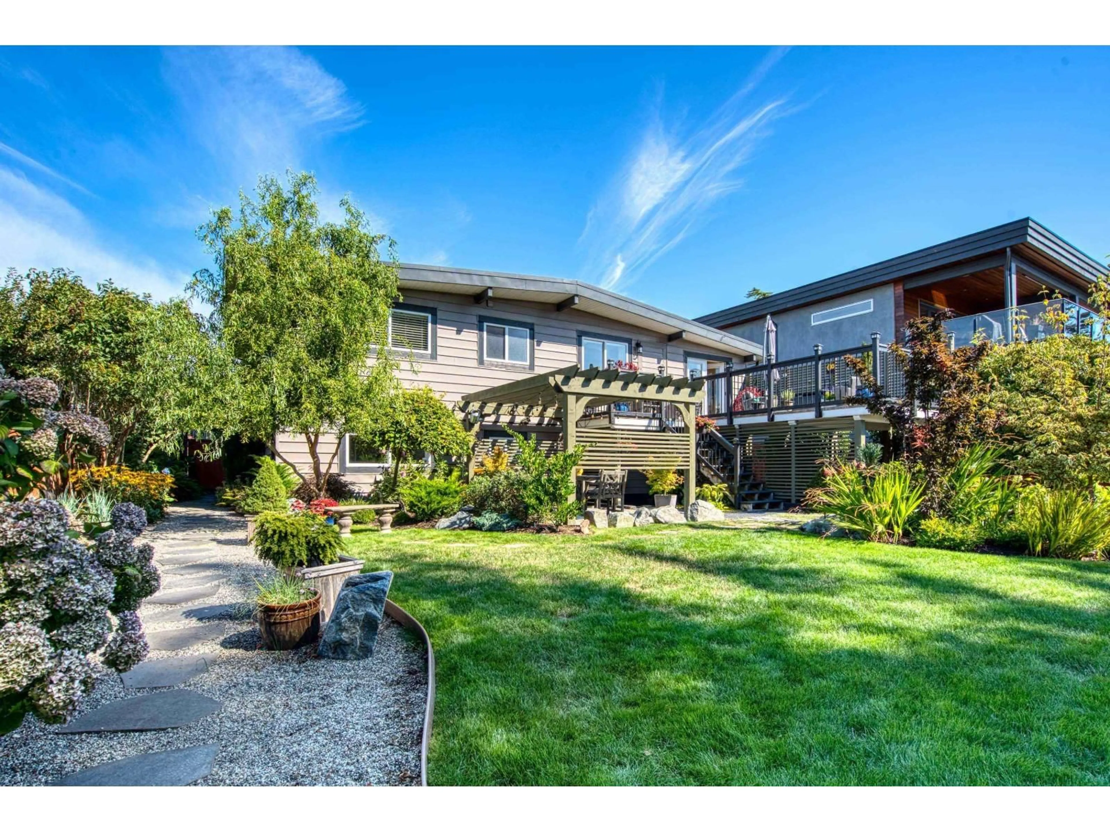 A pic from outside/outdoor area/front of a property/back of a property/a pic from drone, unknown for 14480 MANN PARK CRESCENT, White Rock British Columbia V4B3A8