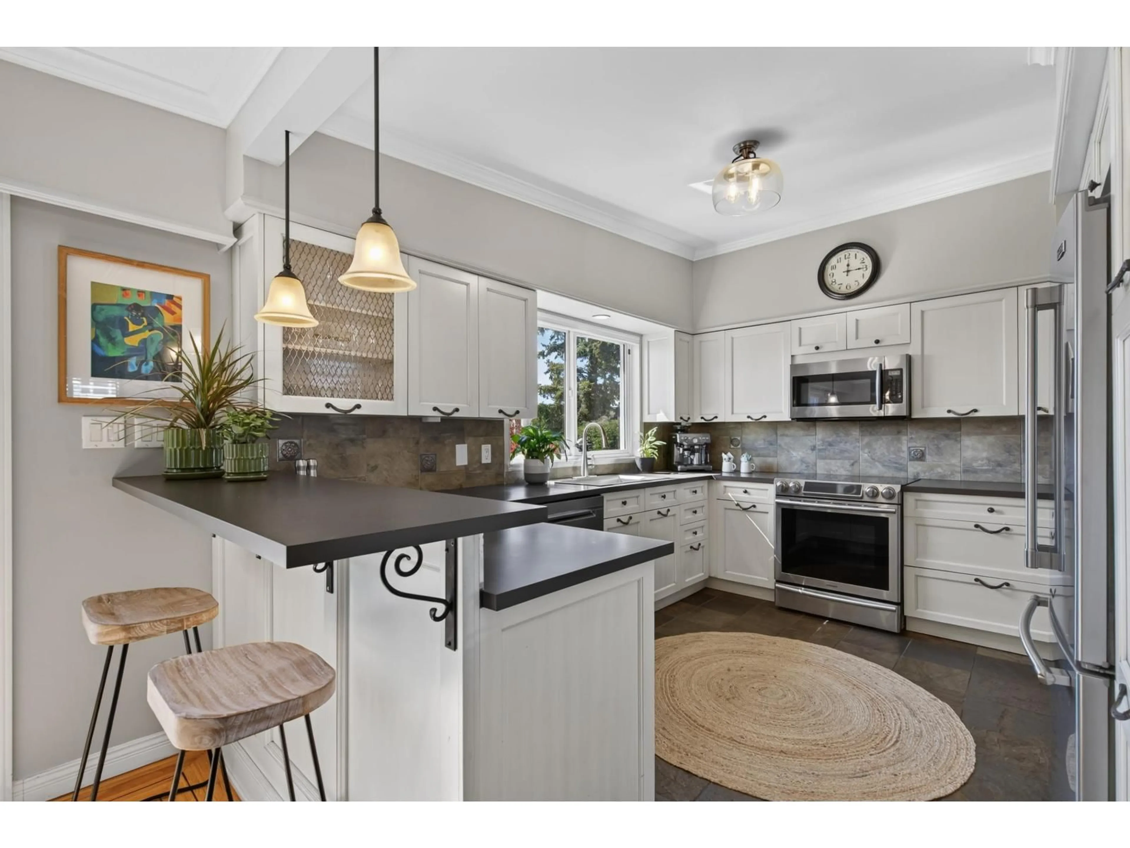 Open concept kitchen, ceramic/tile floor for 14480 MANN PARK CRESCENT, White Rock British Columbia V4B3A8