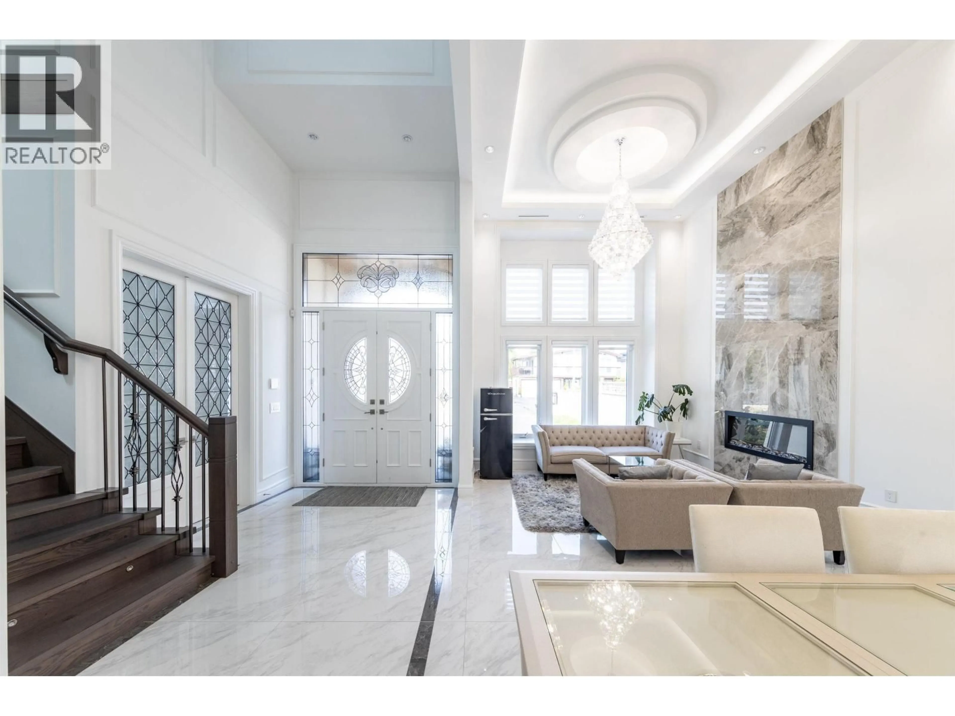 Indoor foyer for 10740 ANAHIM DRIVE, Richmond British Columbia V7A3C5