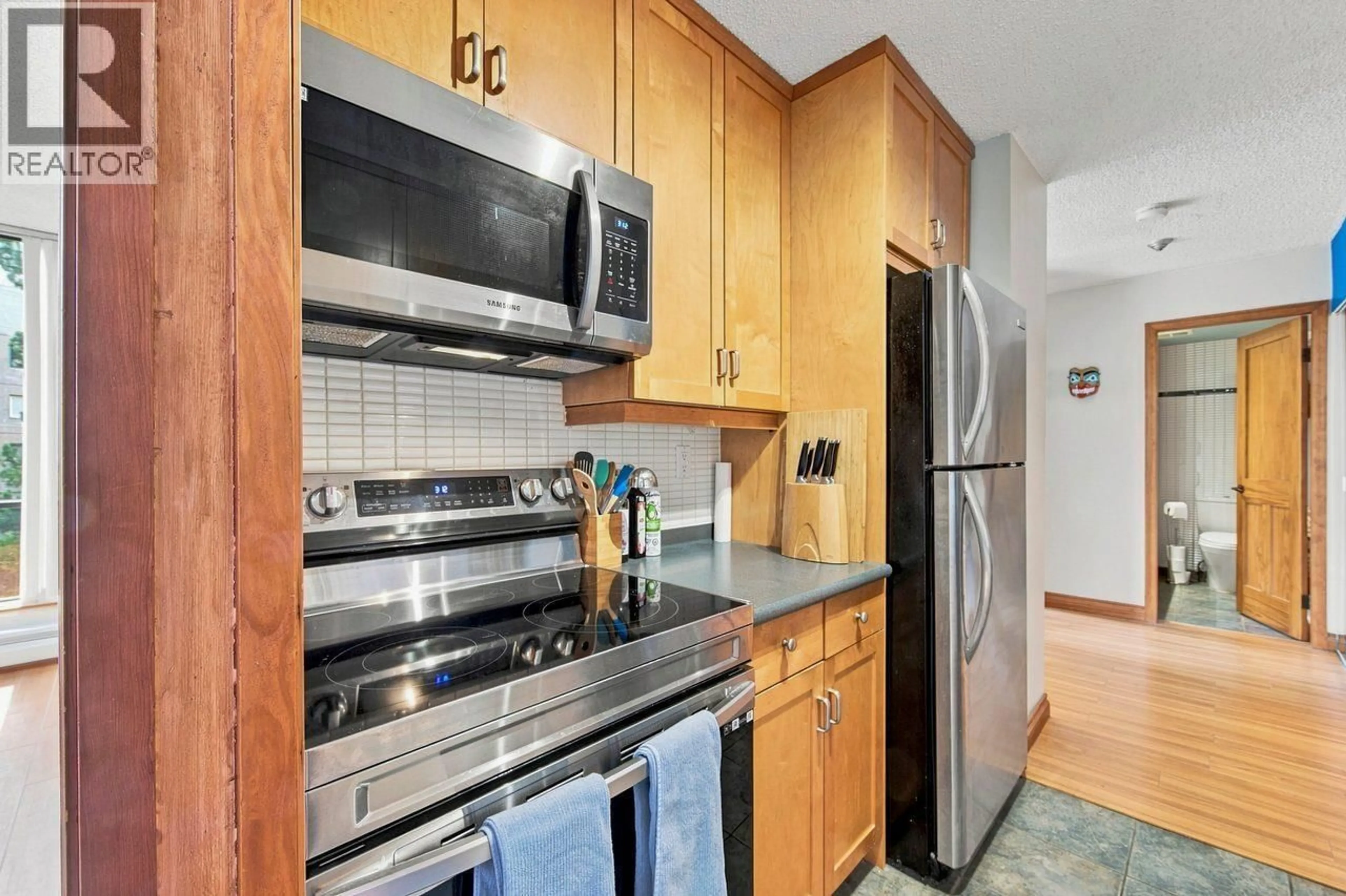 Standard kitchen, unknown for 402 - 1127 BARCLAY STREET, Vancouver British Columbia V6E4C6